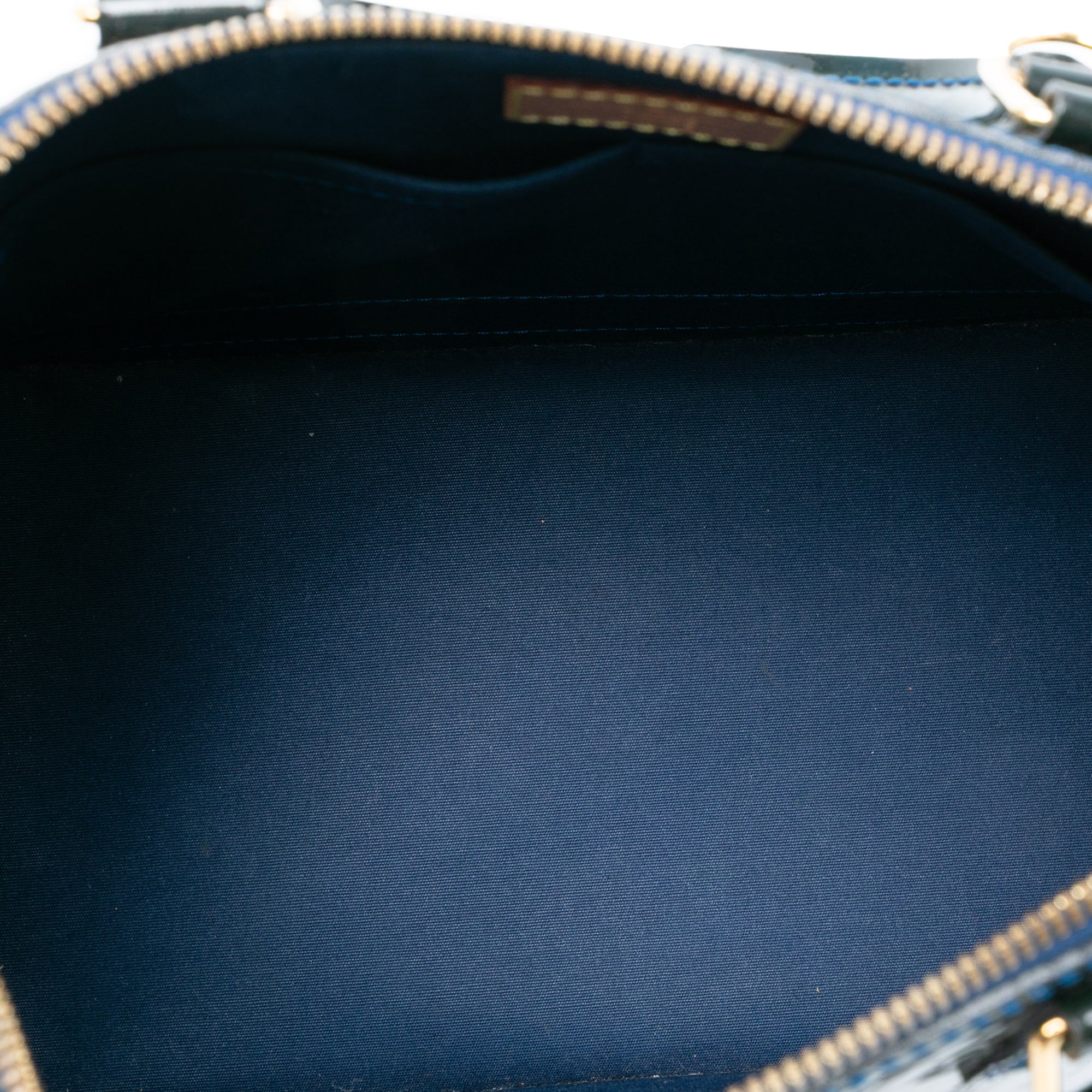 Monogram Vernis Alma PM