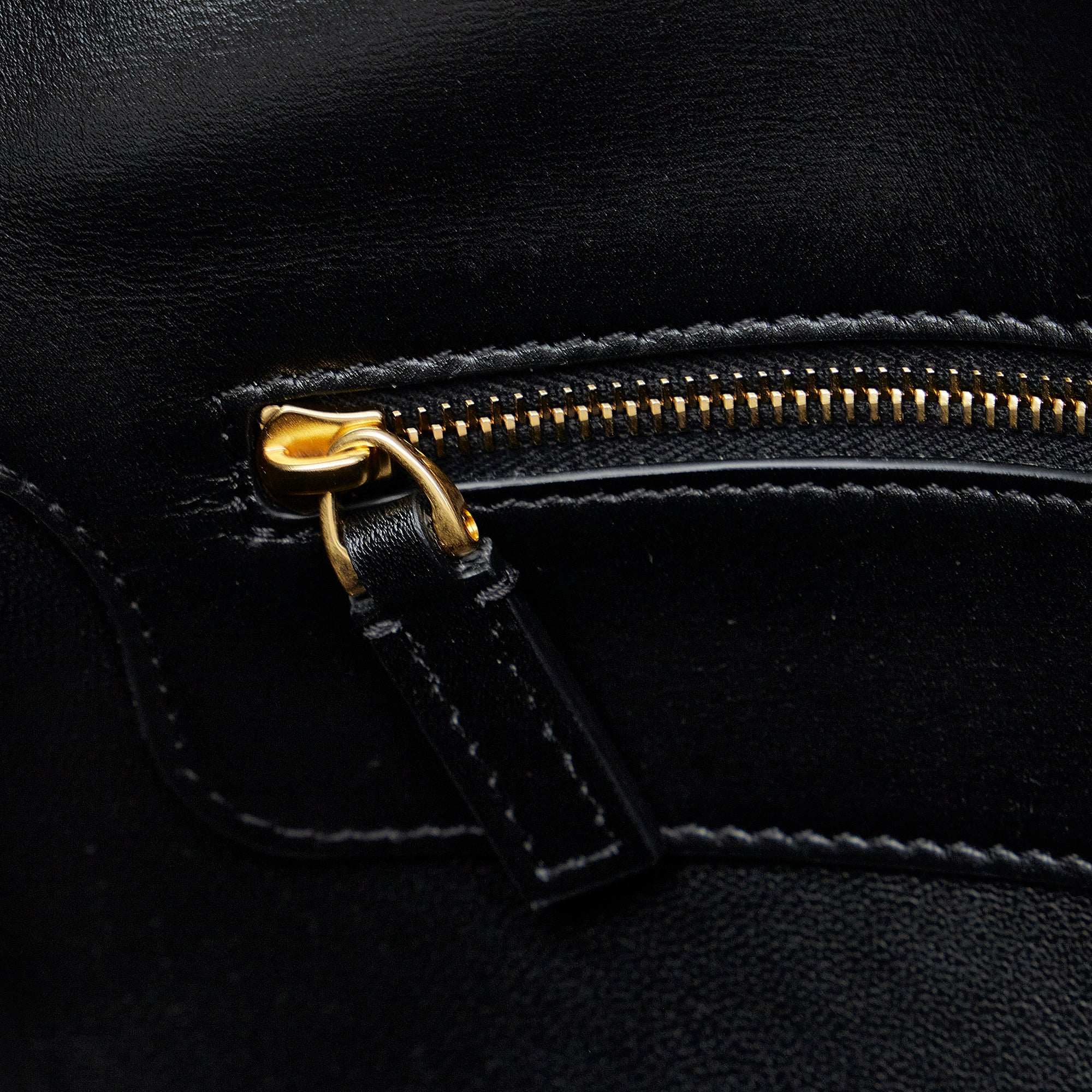 Vlogo Chain Shoulder Bag