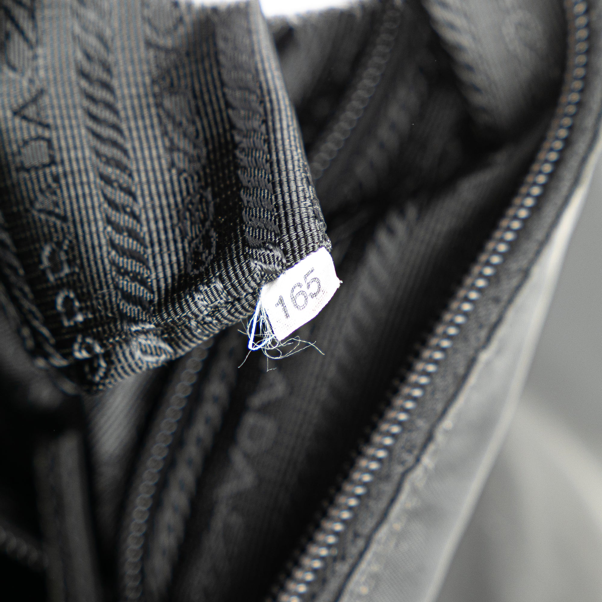 Tessuto Zip Top Crossbody