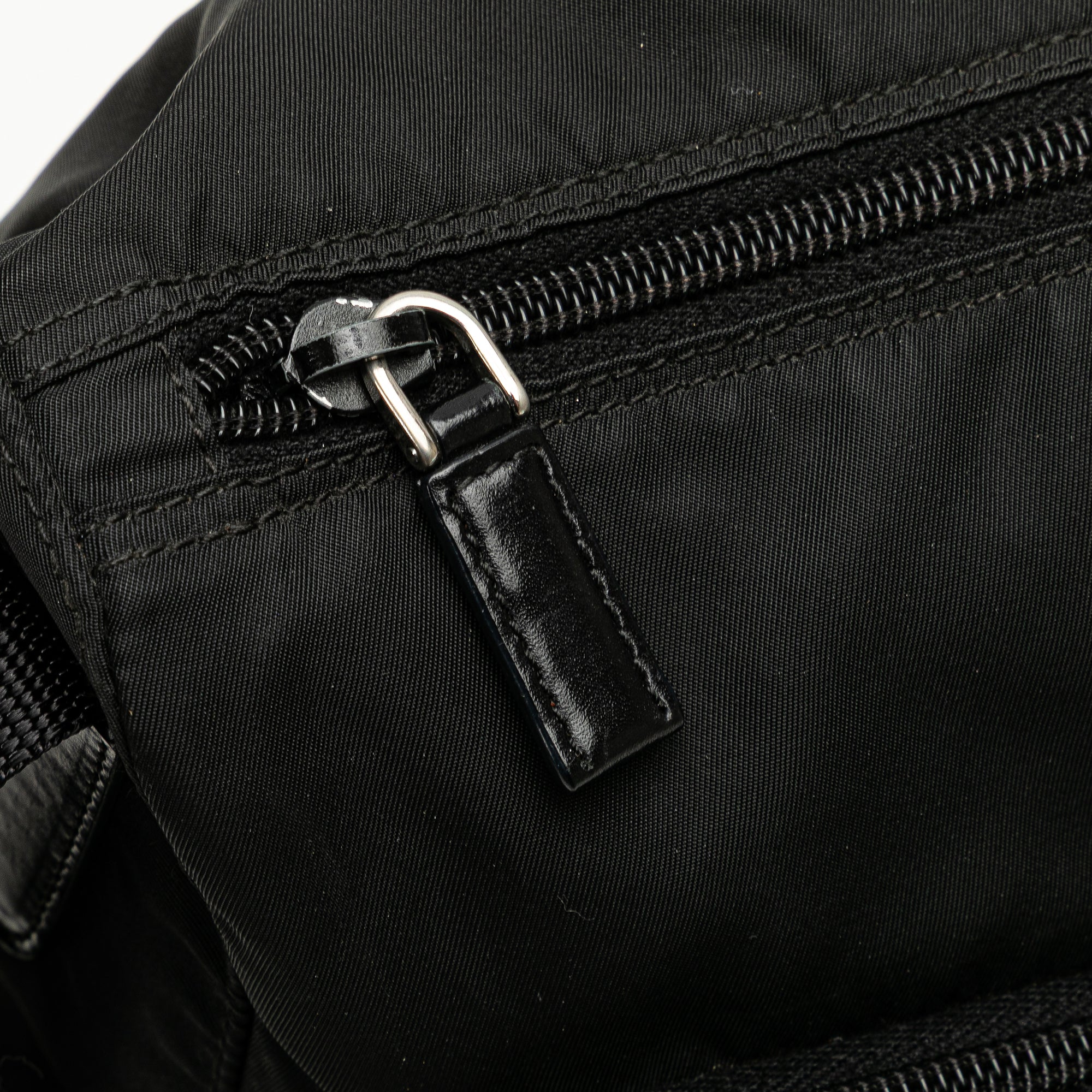 Tessuto Zip Top Crossbody