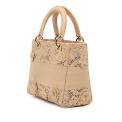 Medium Embroidered Lace 3D Macrame Lady D Lite