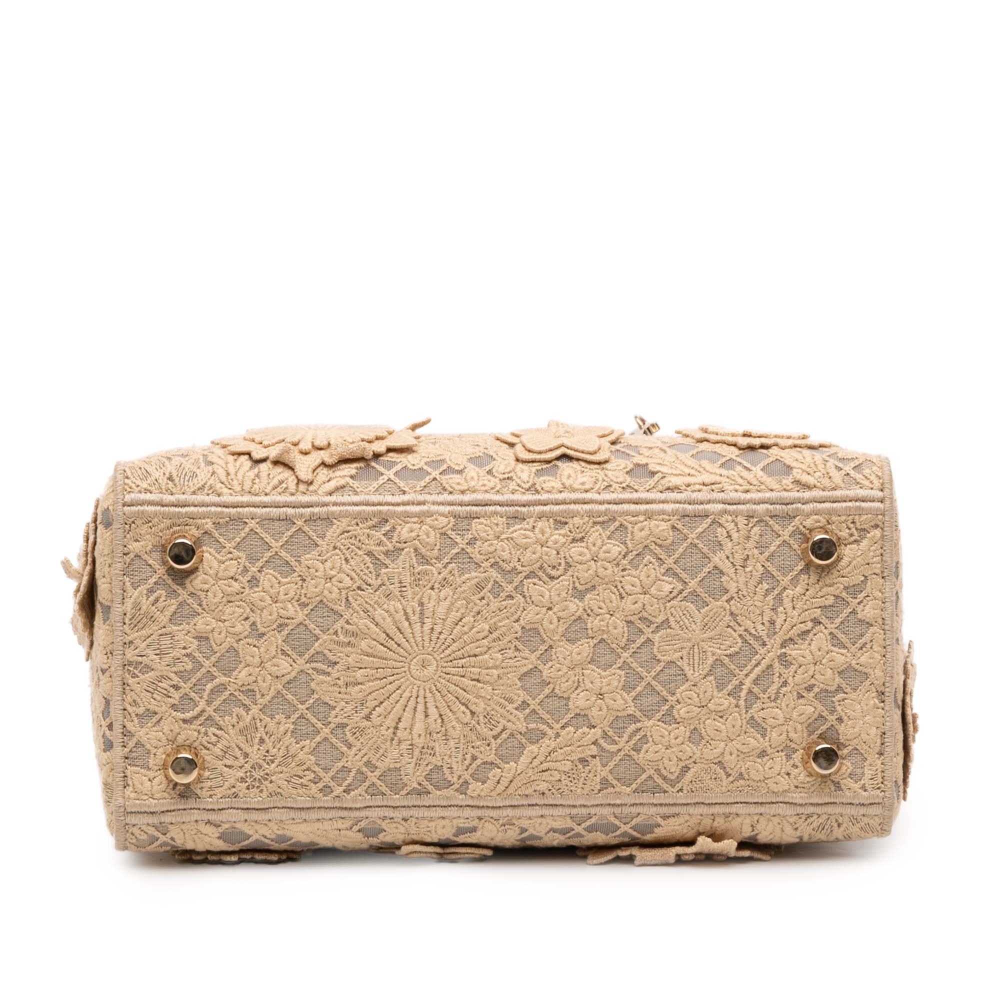 Medium Embroidered Lace 3D Macrame Lady D Lite