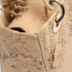 Medium Embroidered Lace 3D Macrame Lady D Lite