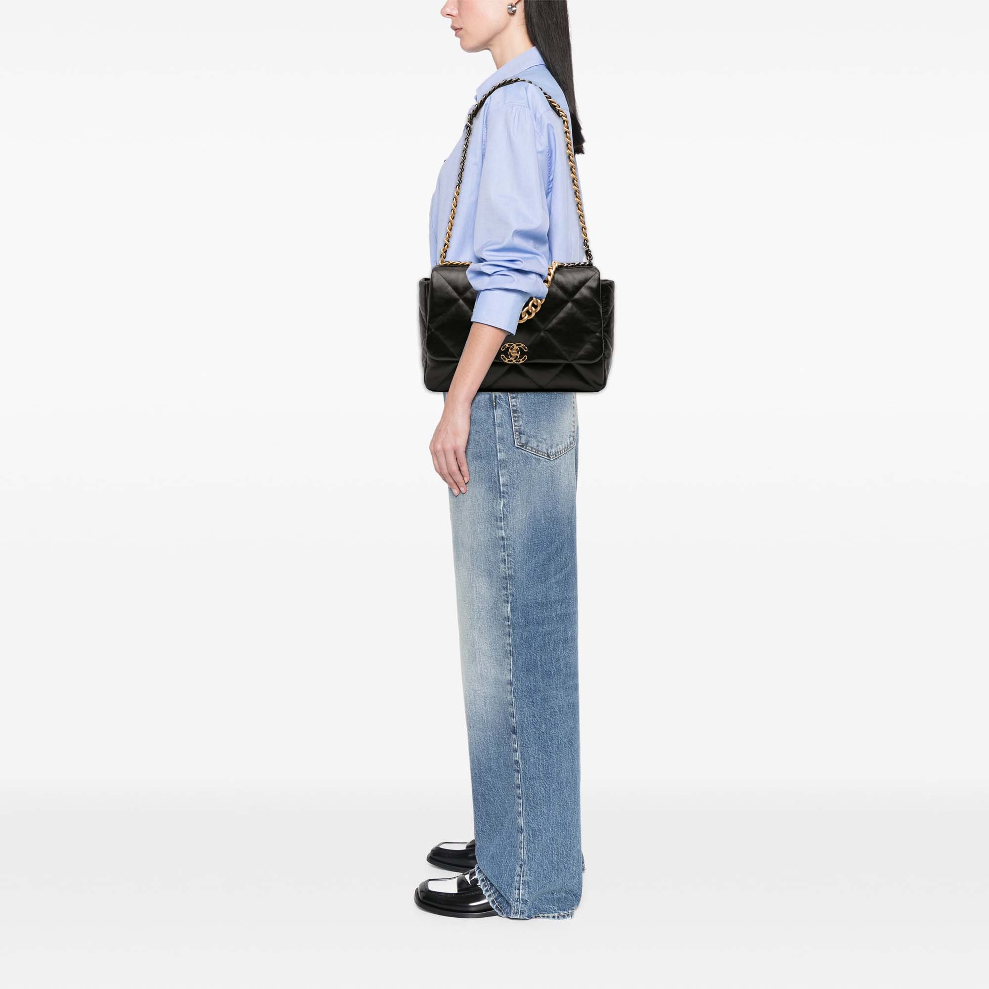 Maxi Lambskin 19 Flap