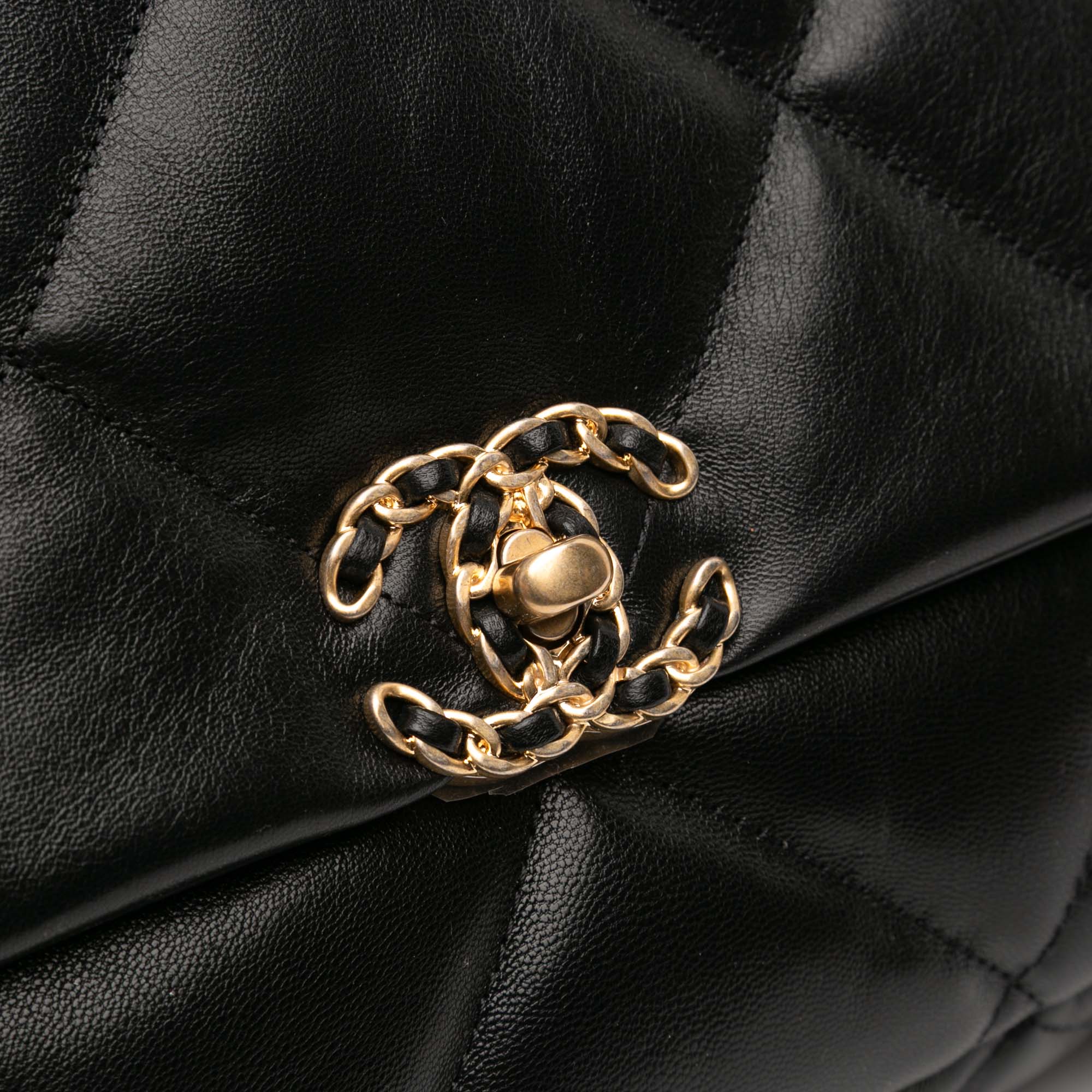 Maxi Lambskin 19 Flap