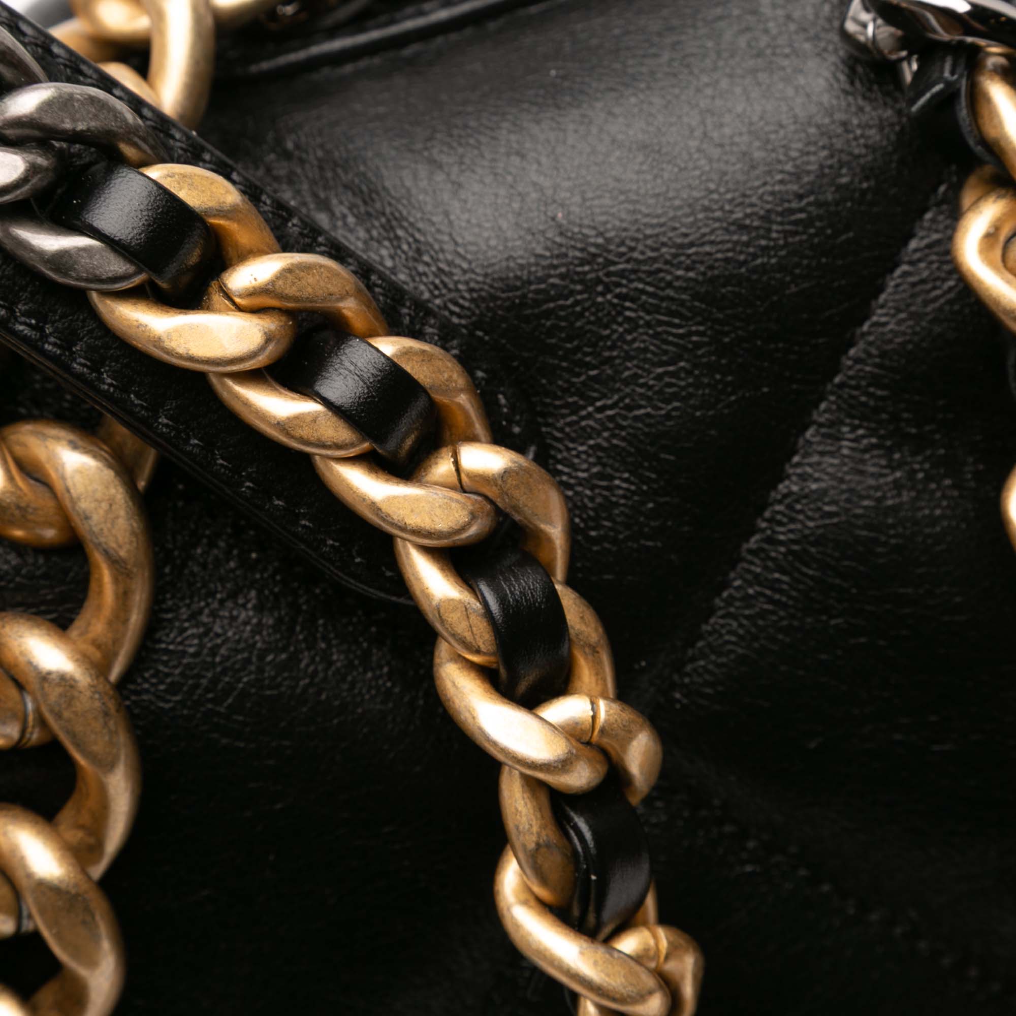 Maxi Lambskin 19 Flap