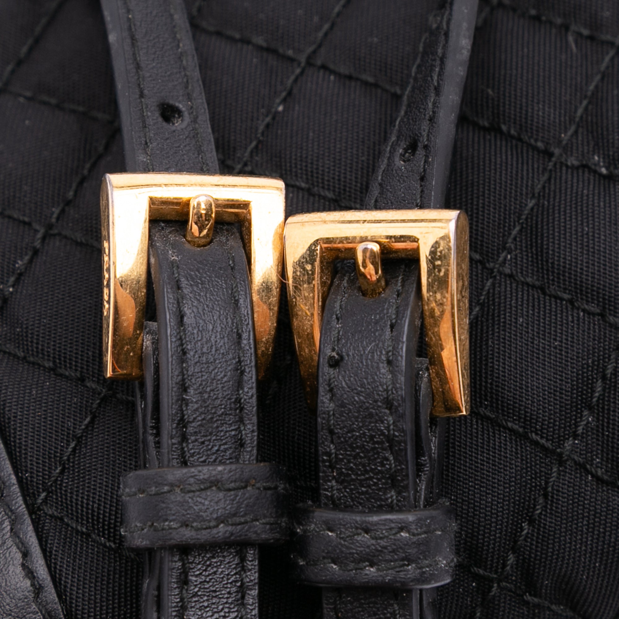 Tessuto Impuntu Wallet on Strap
