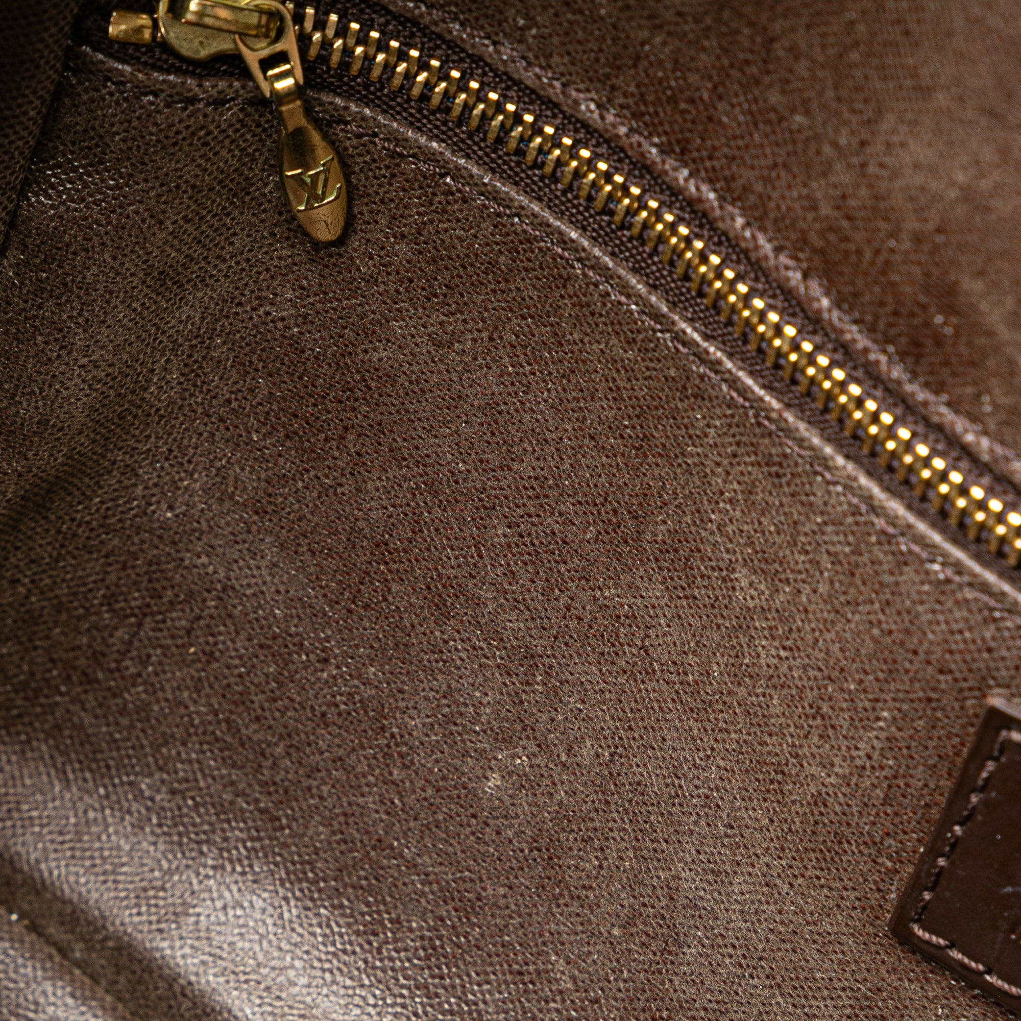 Damier Ebene Trousse Toilette 25