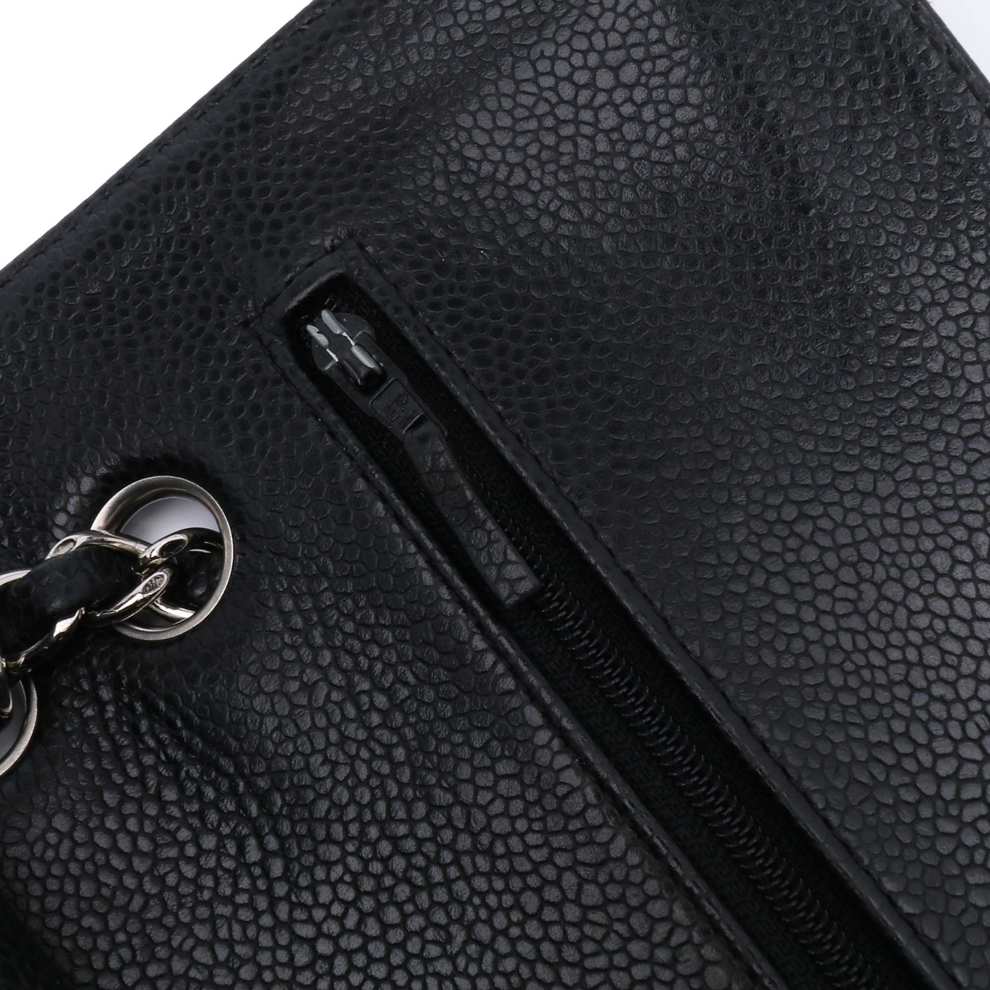 Medium Classic Caviar Double Flap
