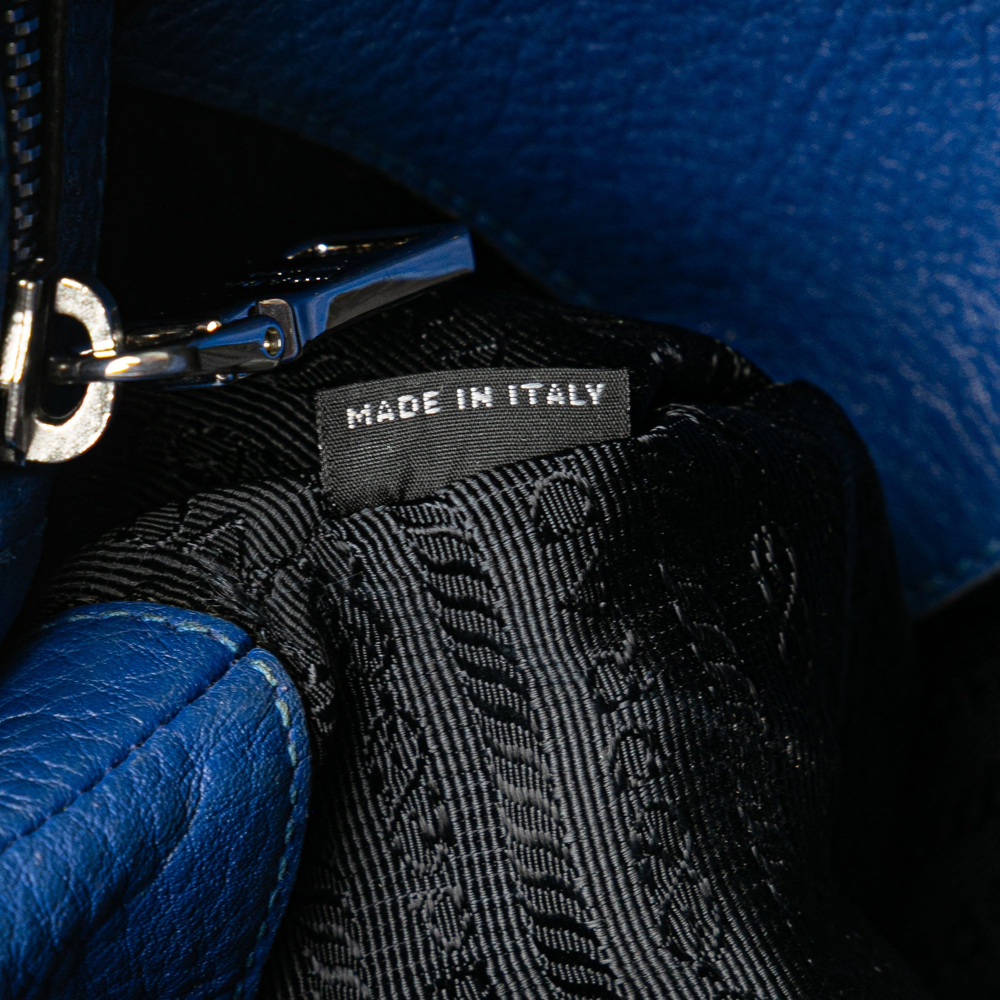 Vitello Daino Crossbody