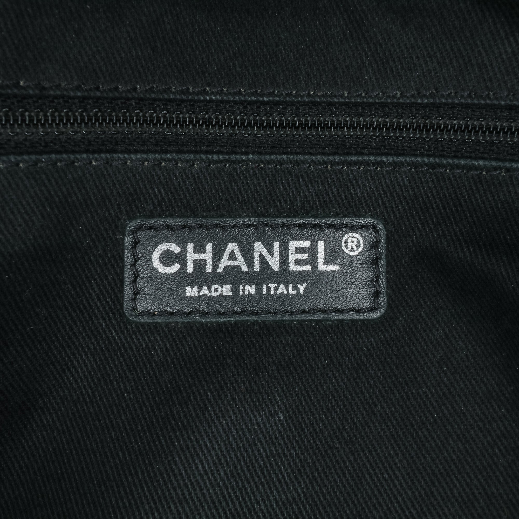 Jumbo Iridescent Quilted Caviar Easy Flap
