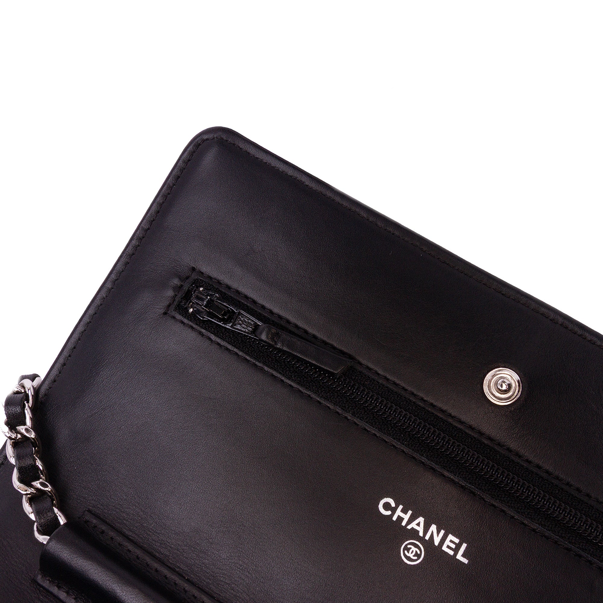 CC Quilted Patent Wallet On Chain