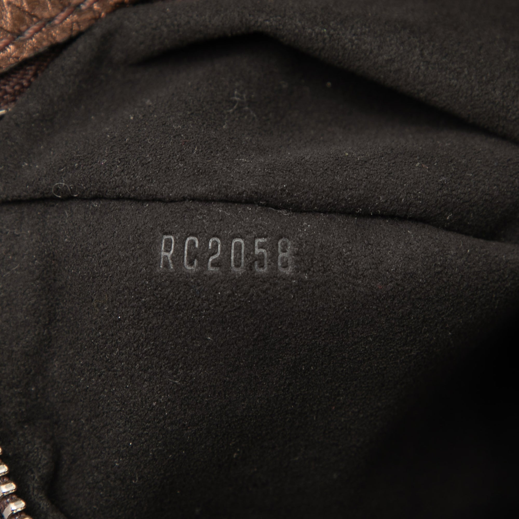 Monogram Mahina L Hobo