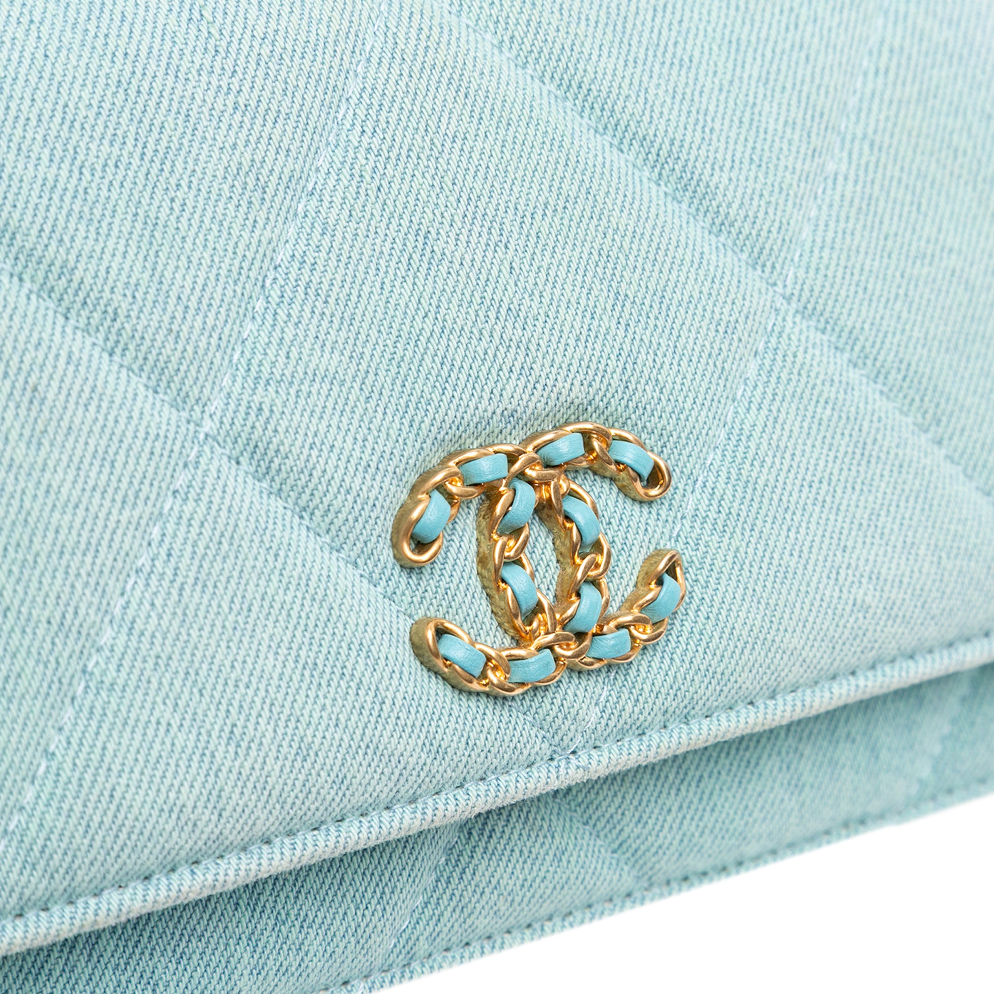 Denim 19 Wallet on Chain