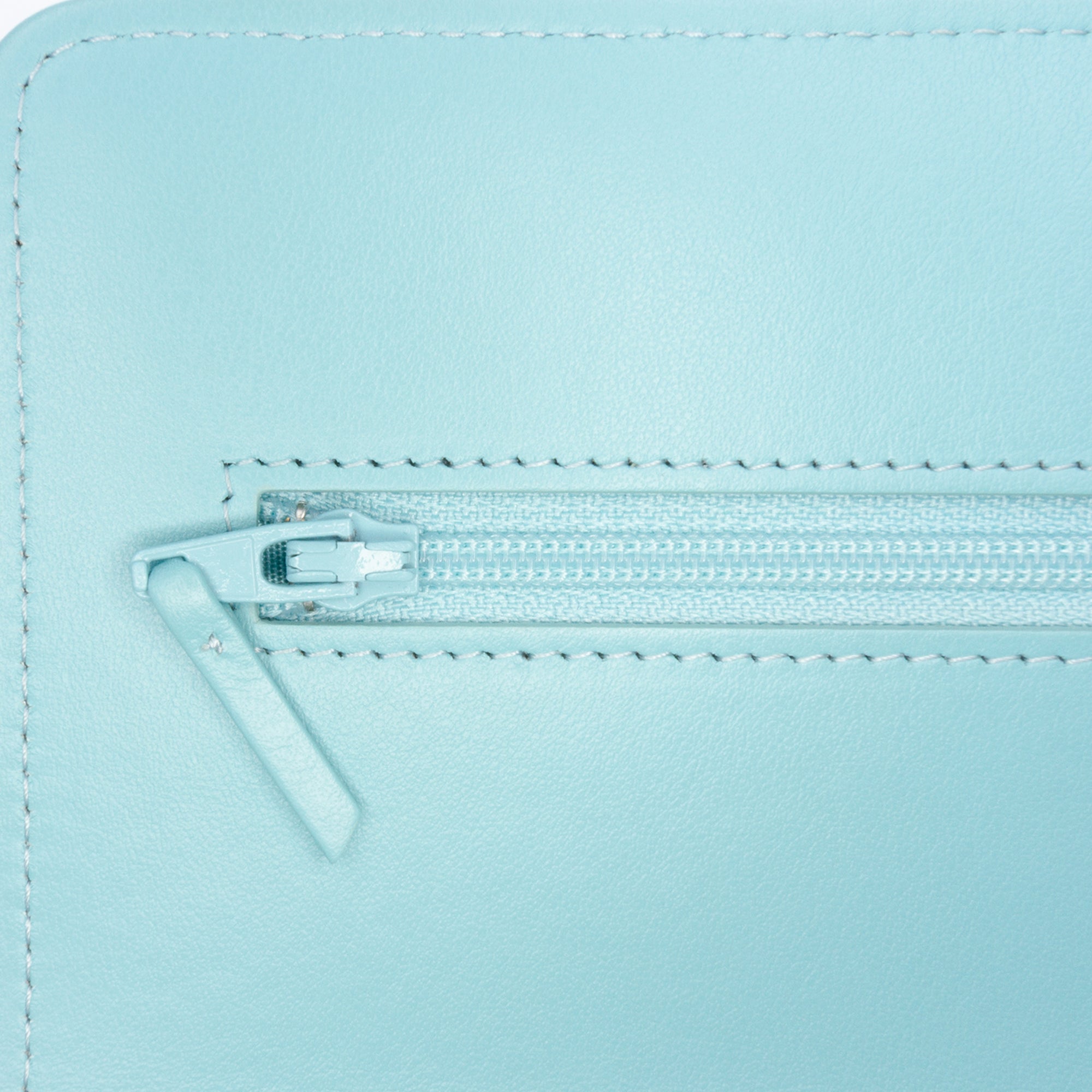 Denim 19 Wallet on Chain