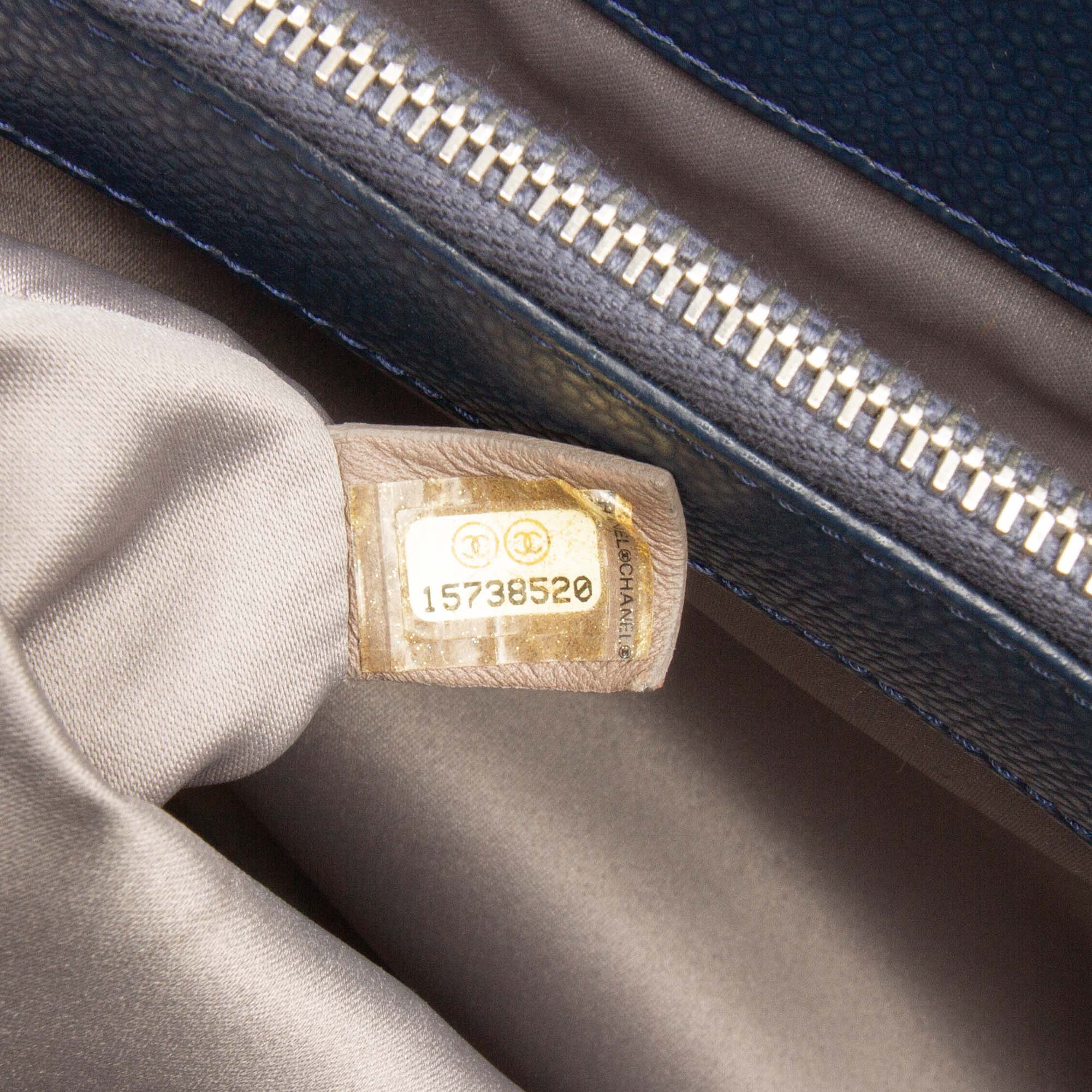 Caviar Grand Shopping Tote XL