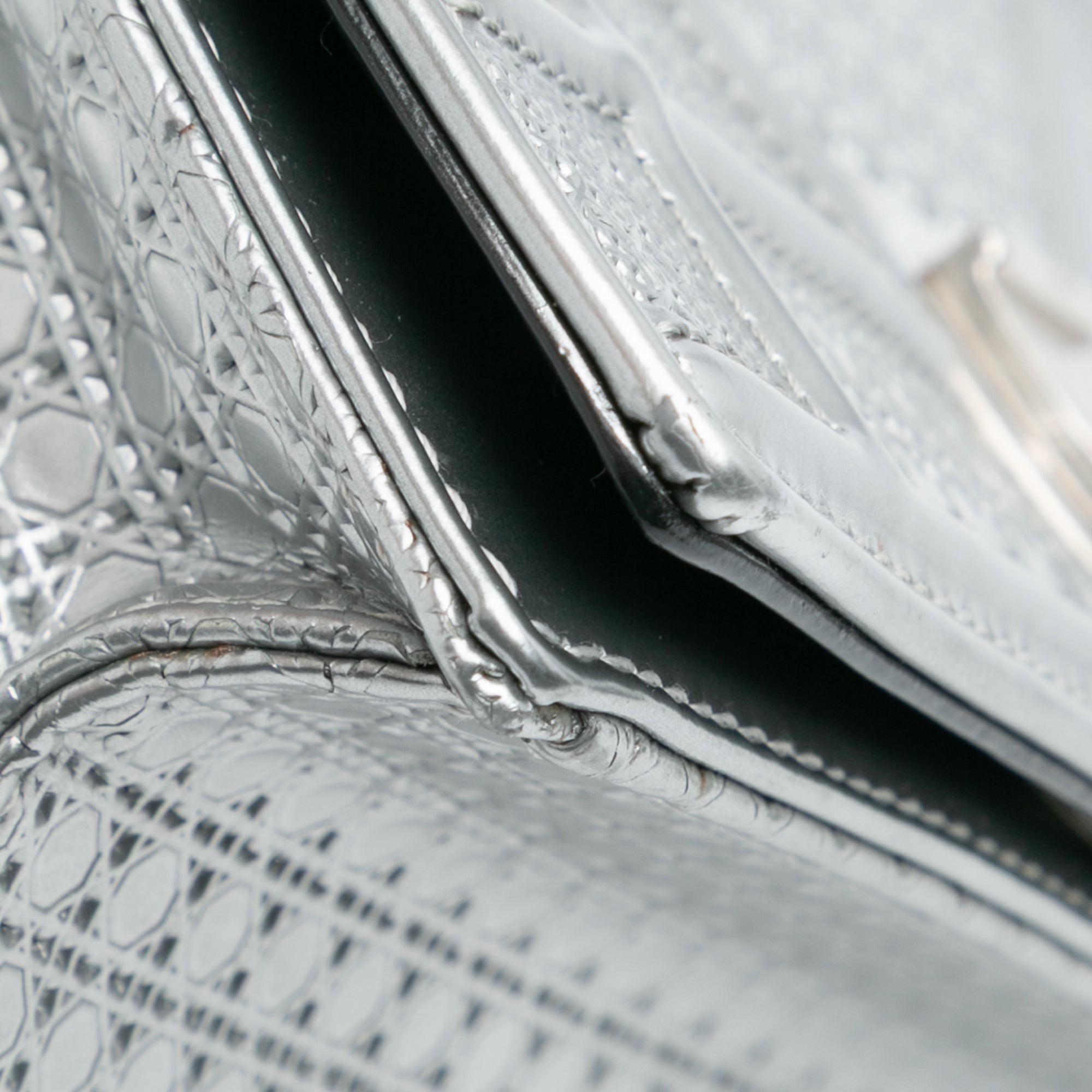 Mini Metallic Patent Microcannage Diorama Flap