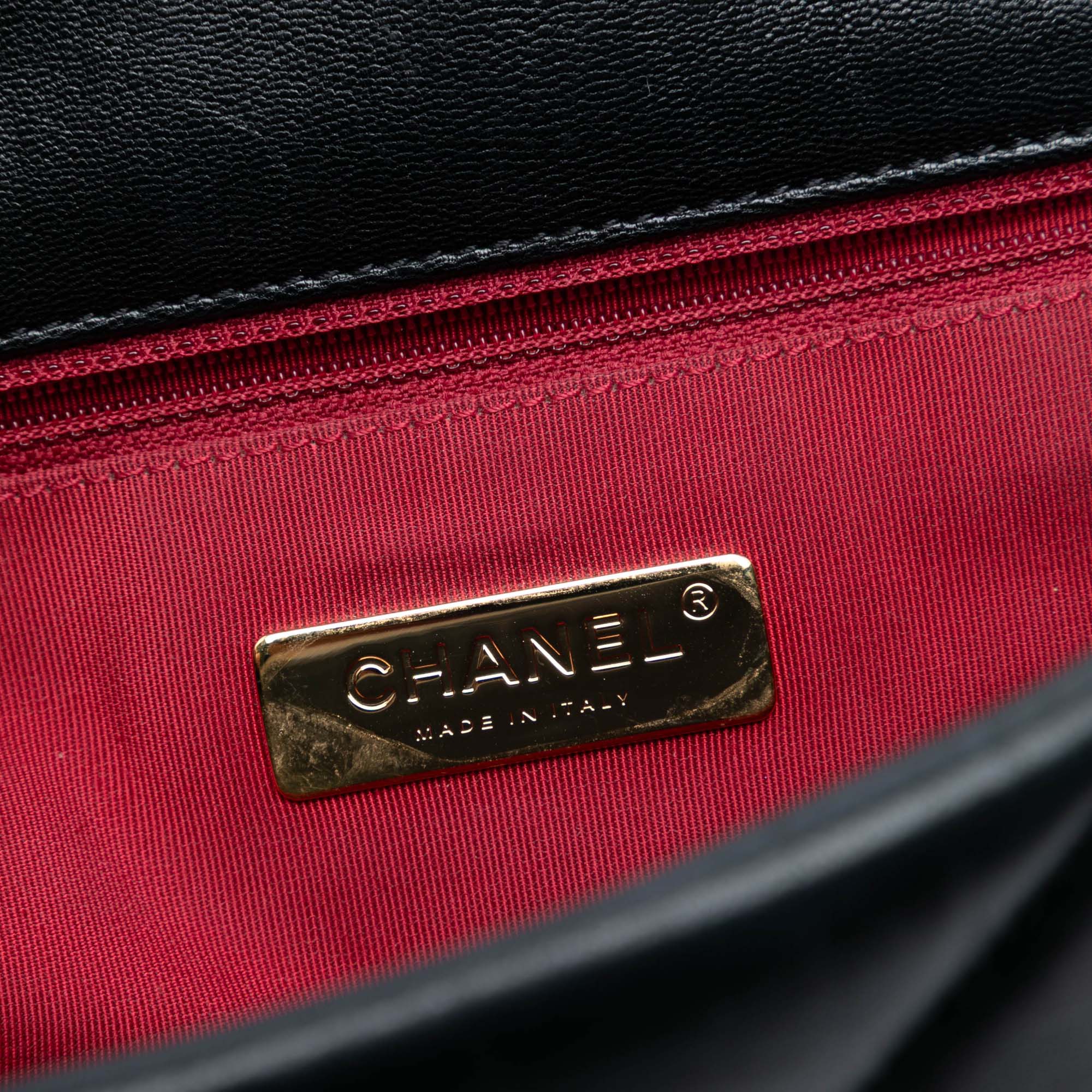 Maxi Lambskin 19 Flap