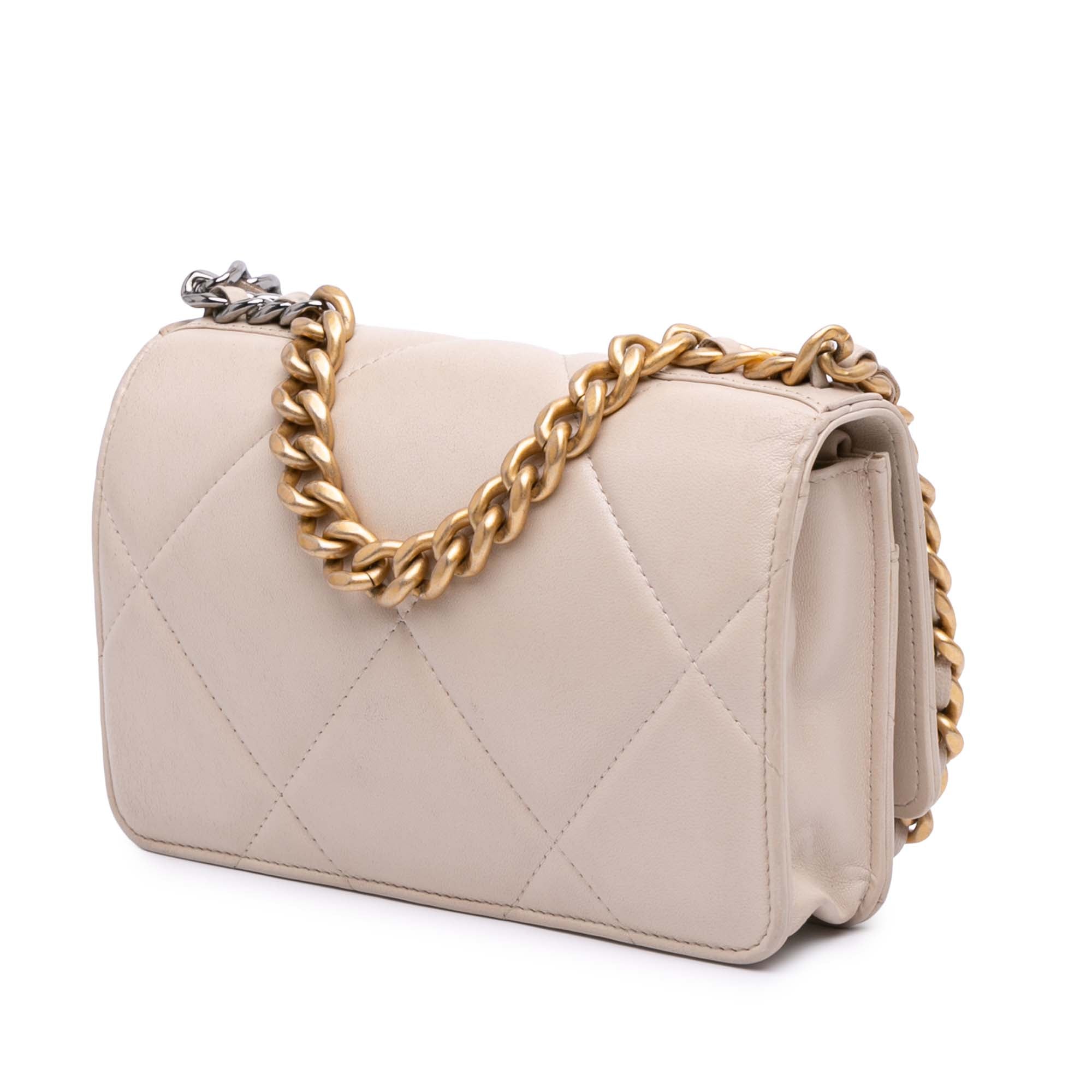 Quilted Lambskin 19 Wallet on Chain
