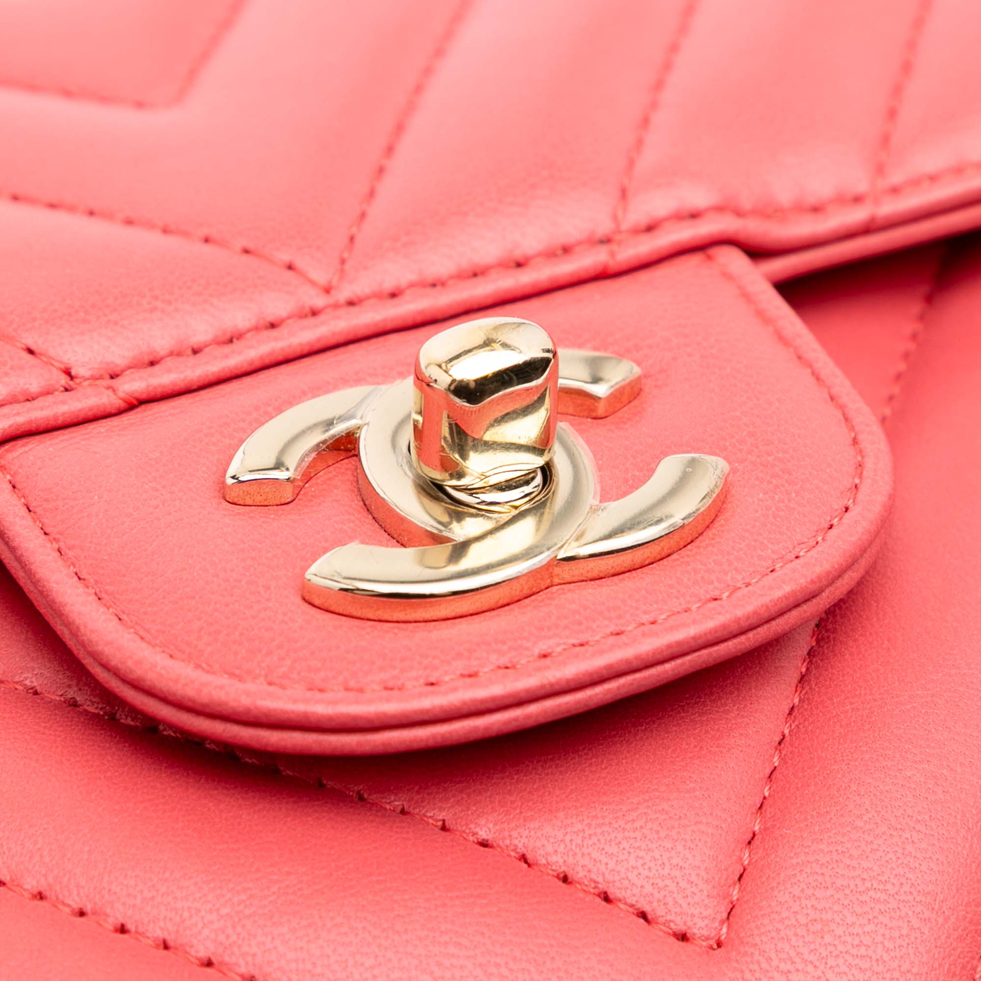 Medium Classic Chevron Lambskin Double Flap