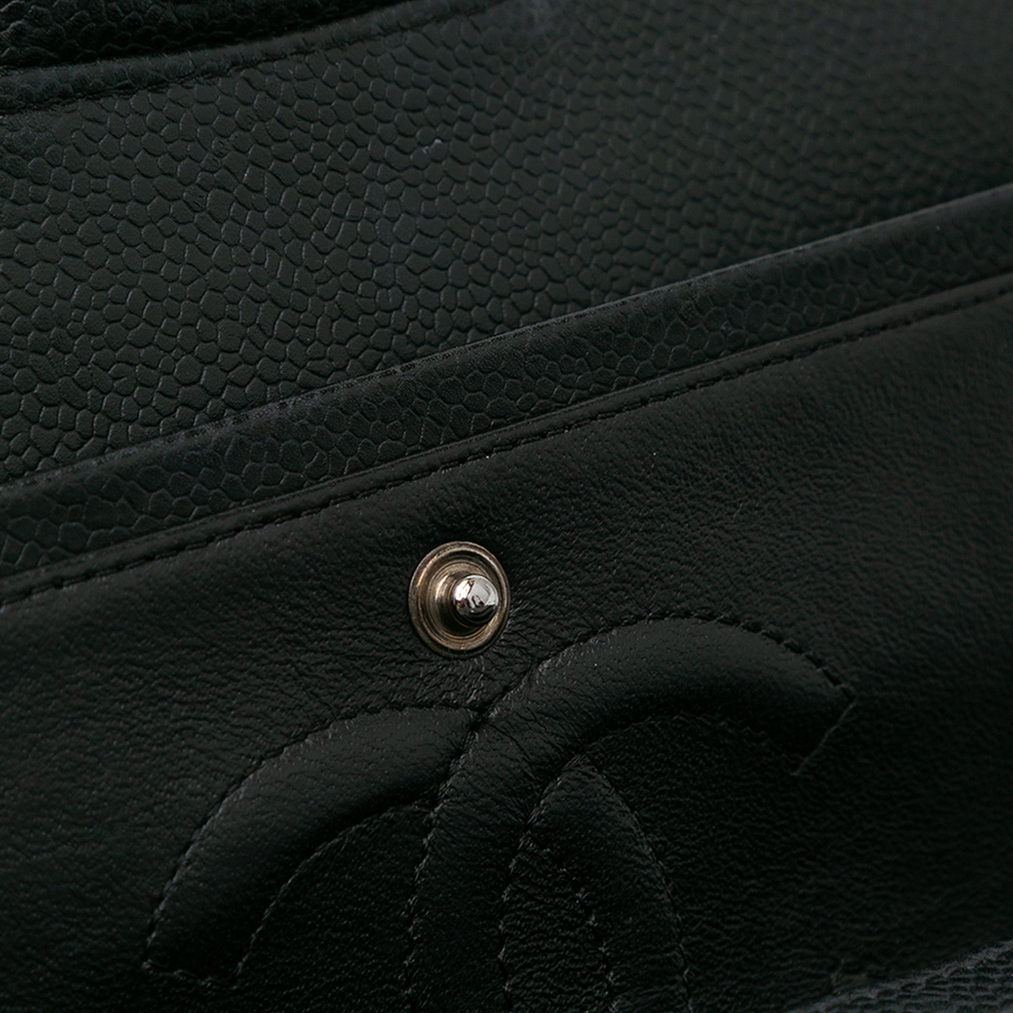 Medium Classic Caviar Double Flap