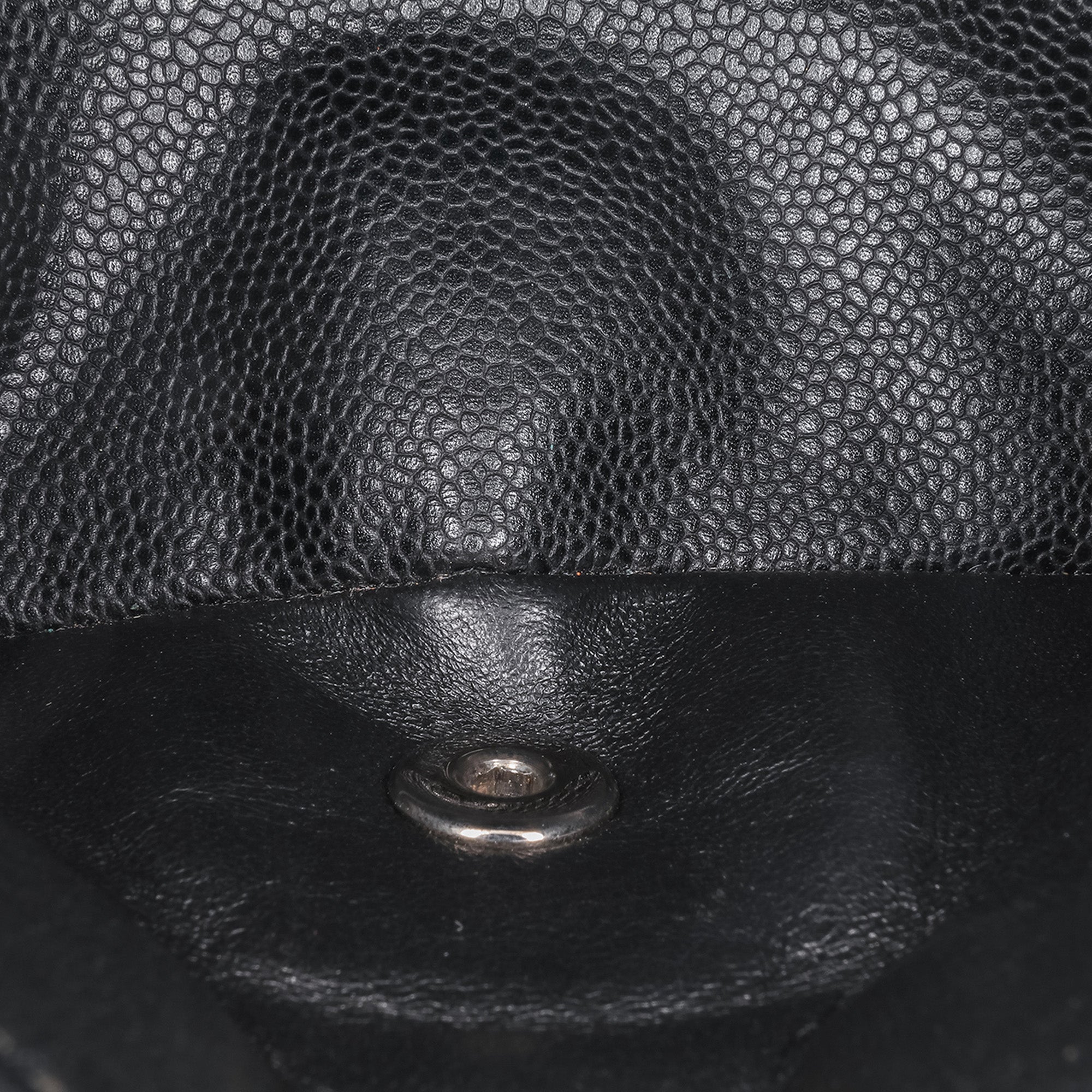 Medium Classic Caviar Double Flap