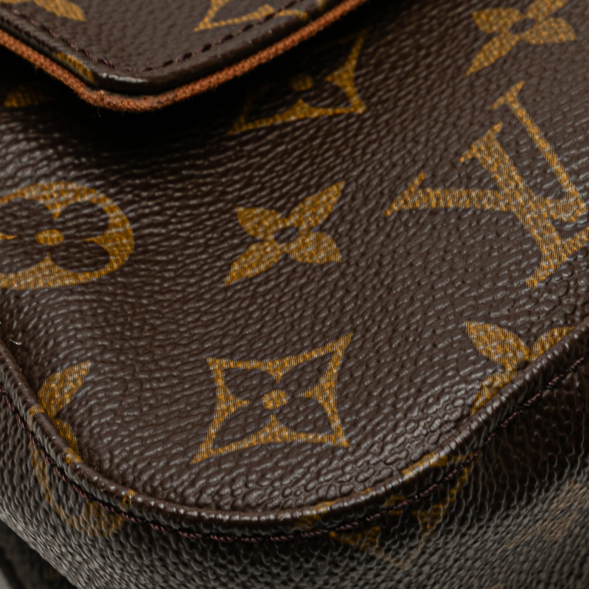 Monogram Mini Looping