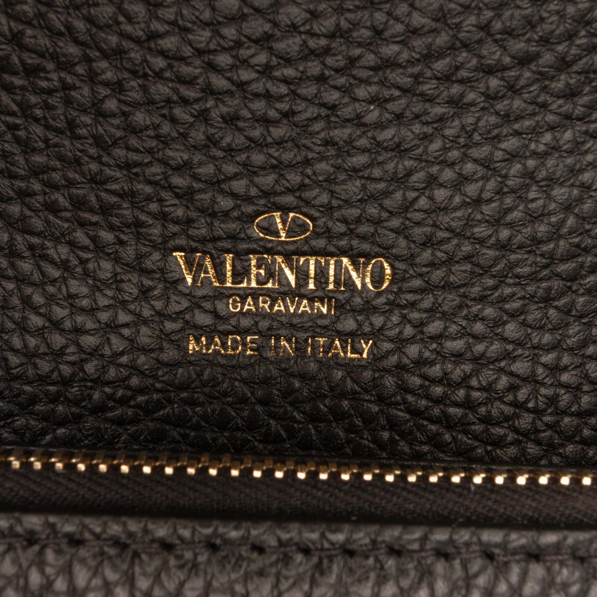 Pebbled Calfskin Rockstud Flip Lock Wallet On Chain