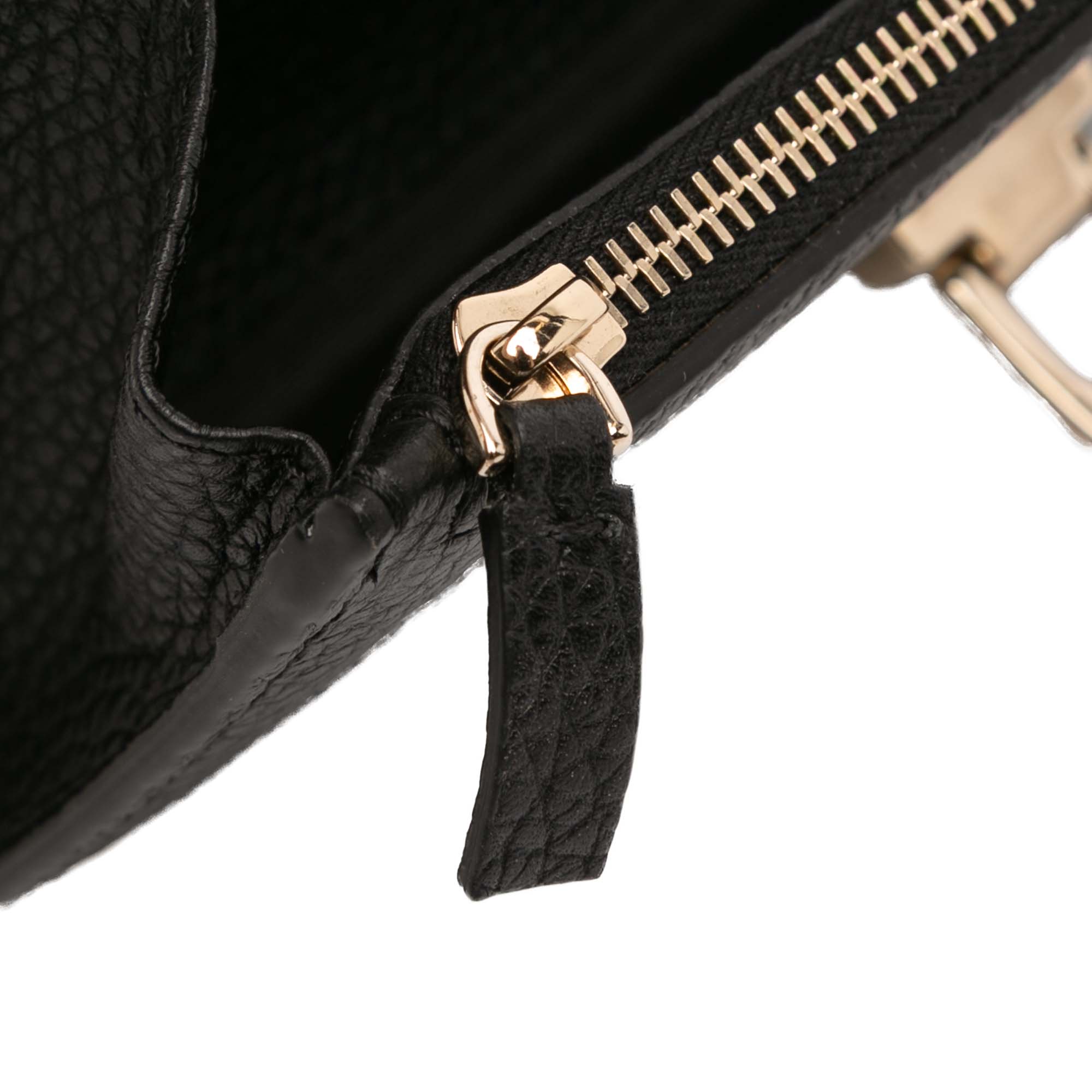 Pebbled Calfskin Rockstud Flip Lock Wallet On Chain