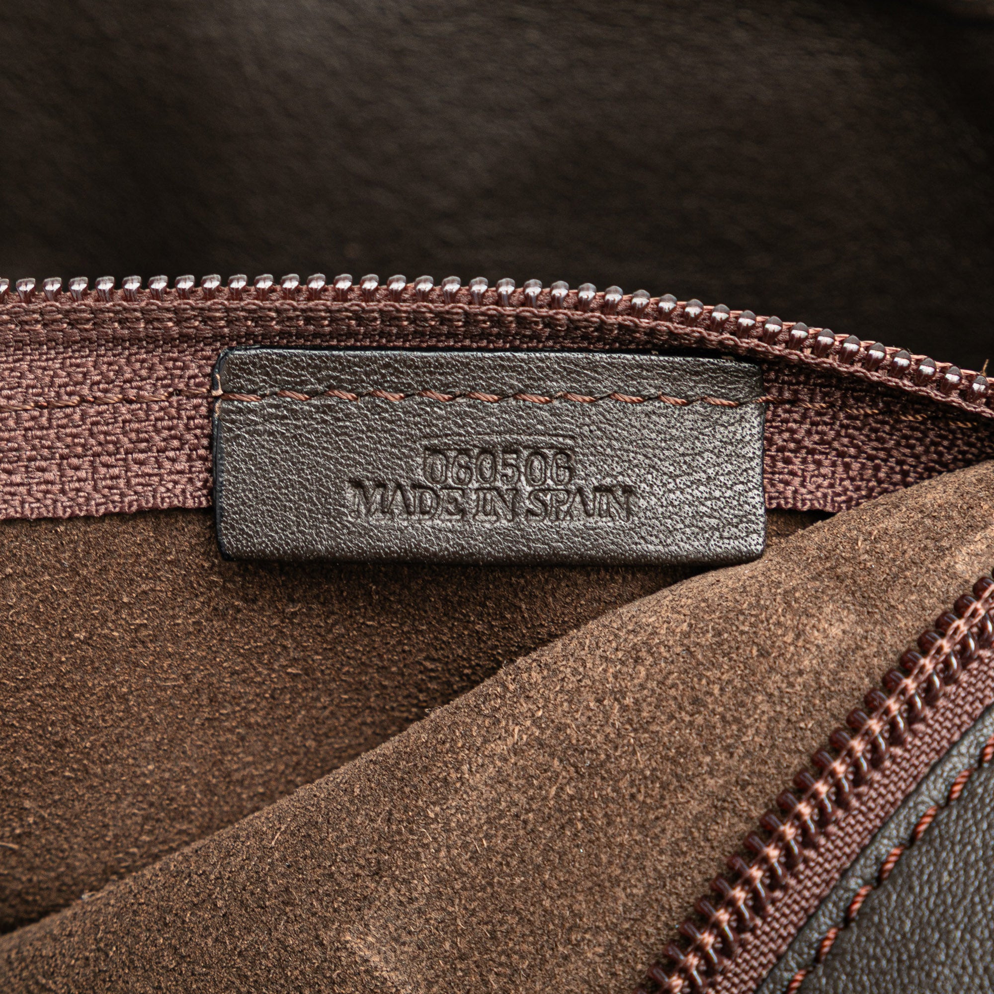 Suede Fusta 28 Tote