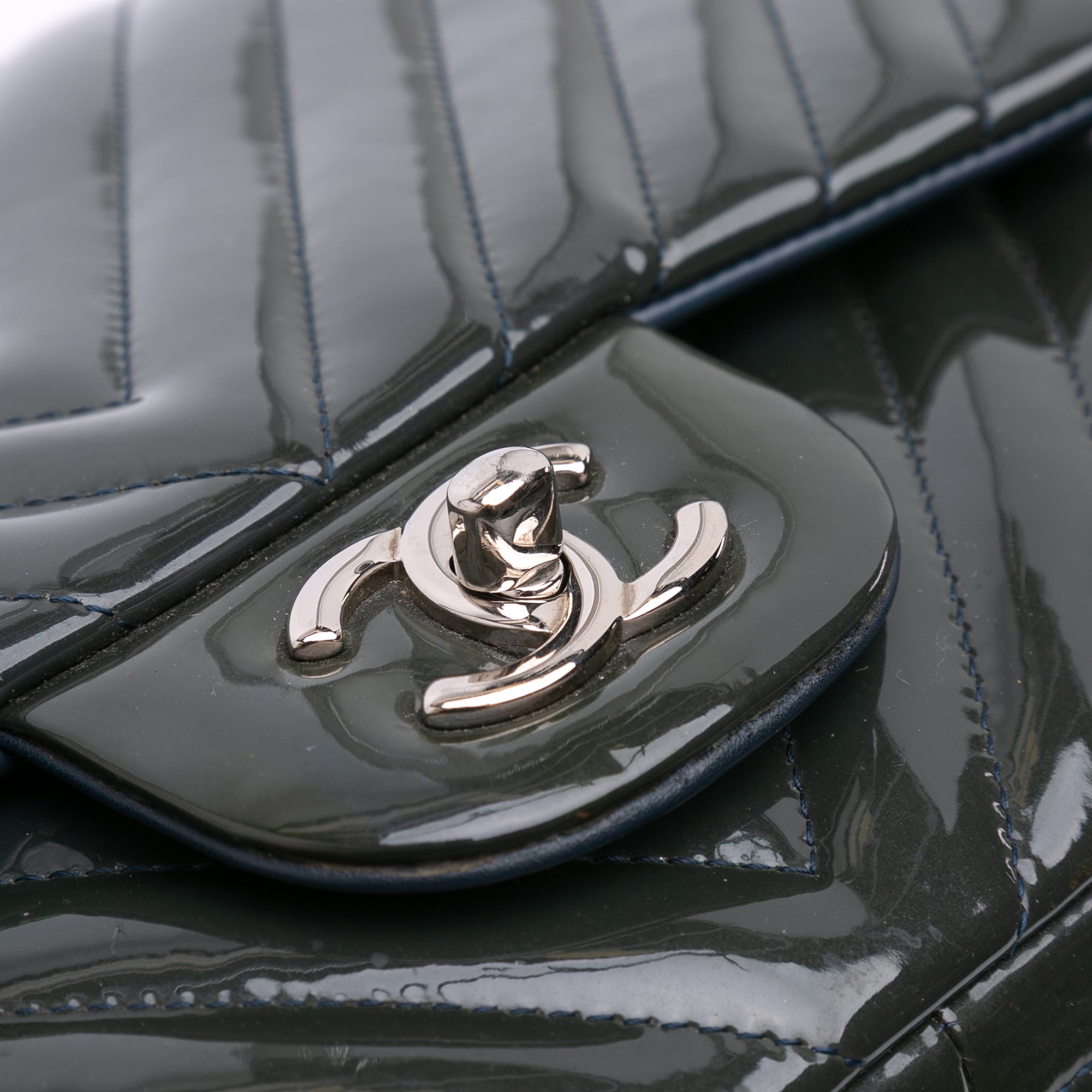Jumbo Classic Chevron Patent Double Flap