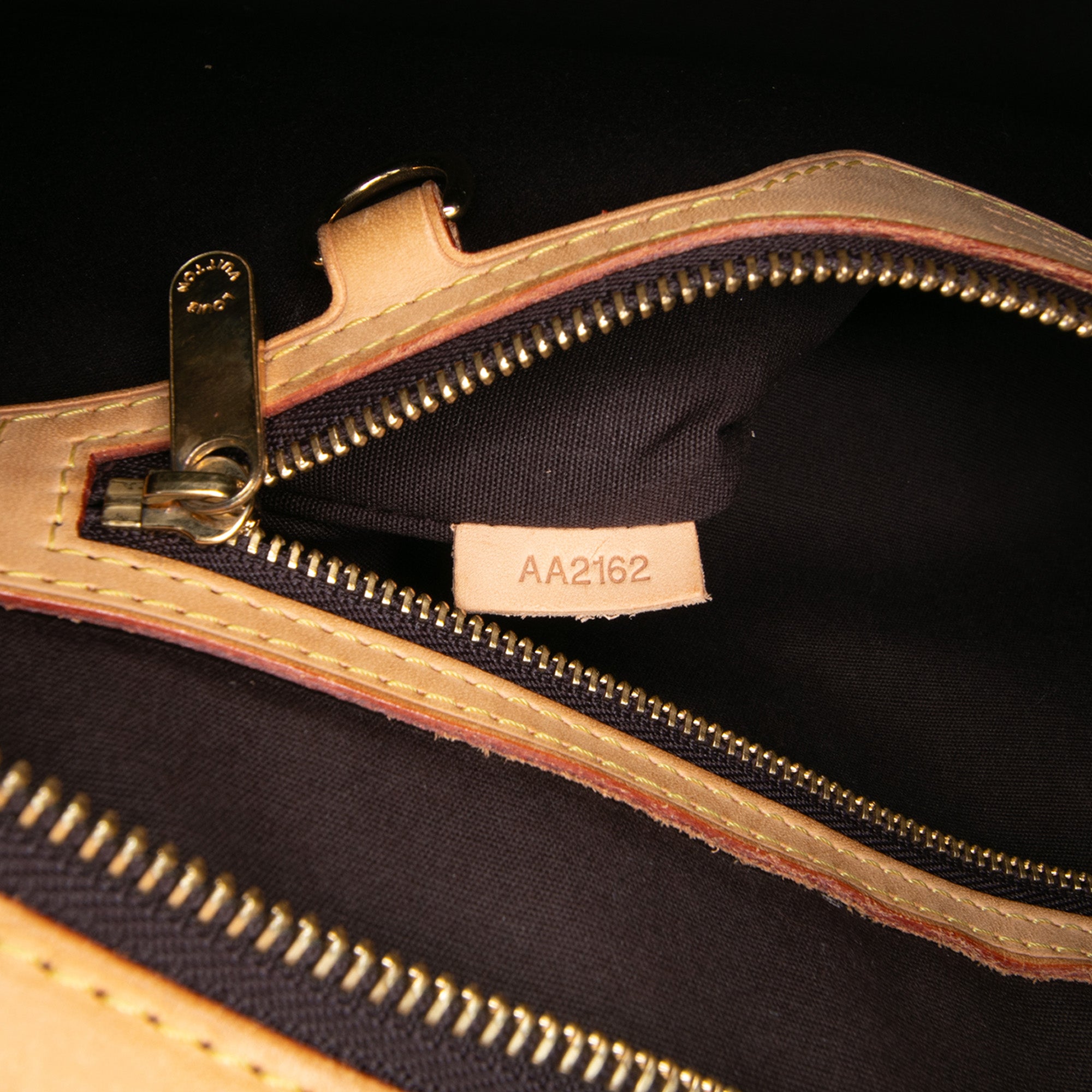 Monogram Vernis Brea MM