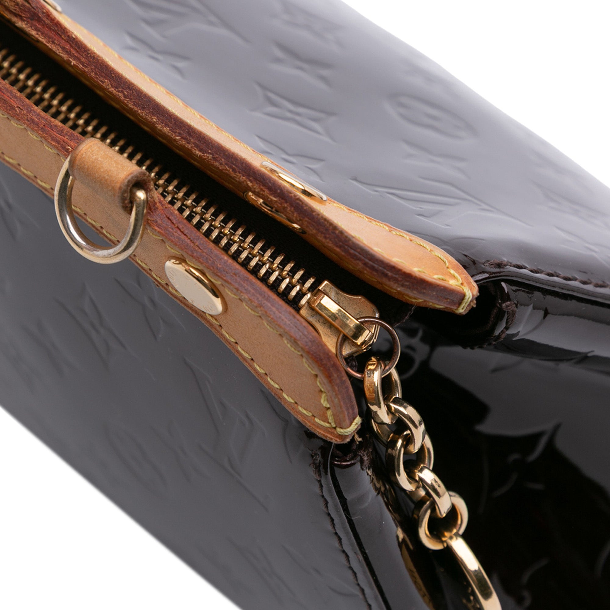 Monogram Vernis Brea MM