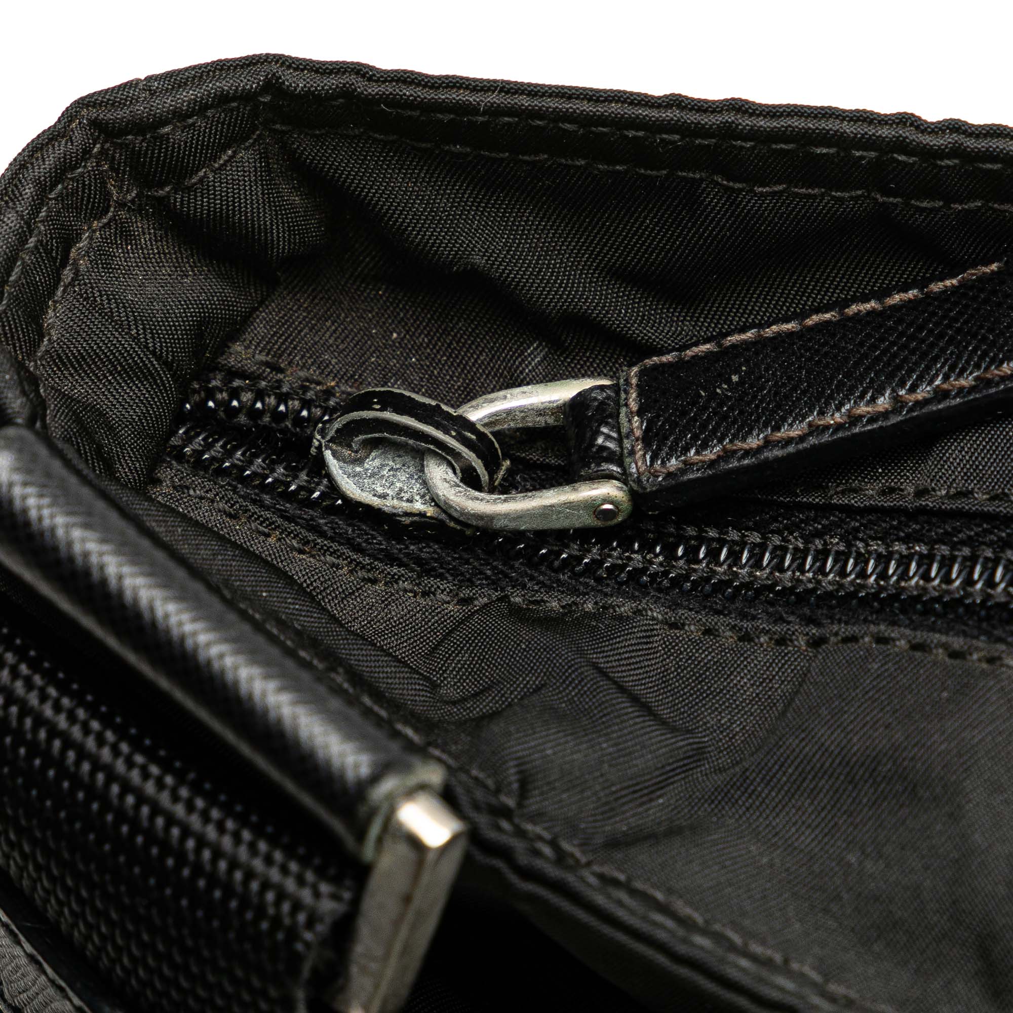 Tessuto Zip Top Crossbody