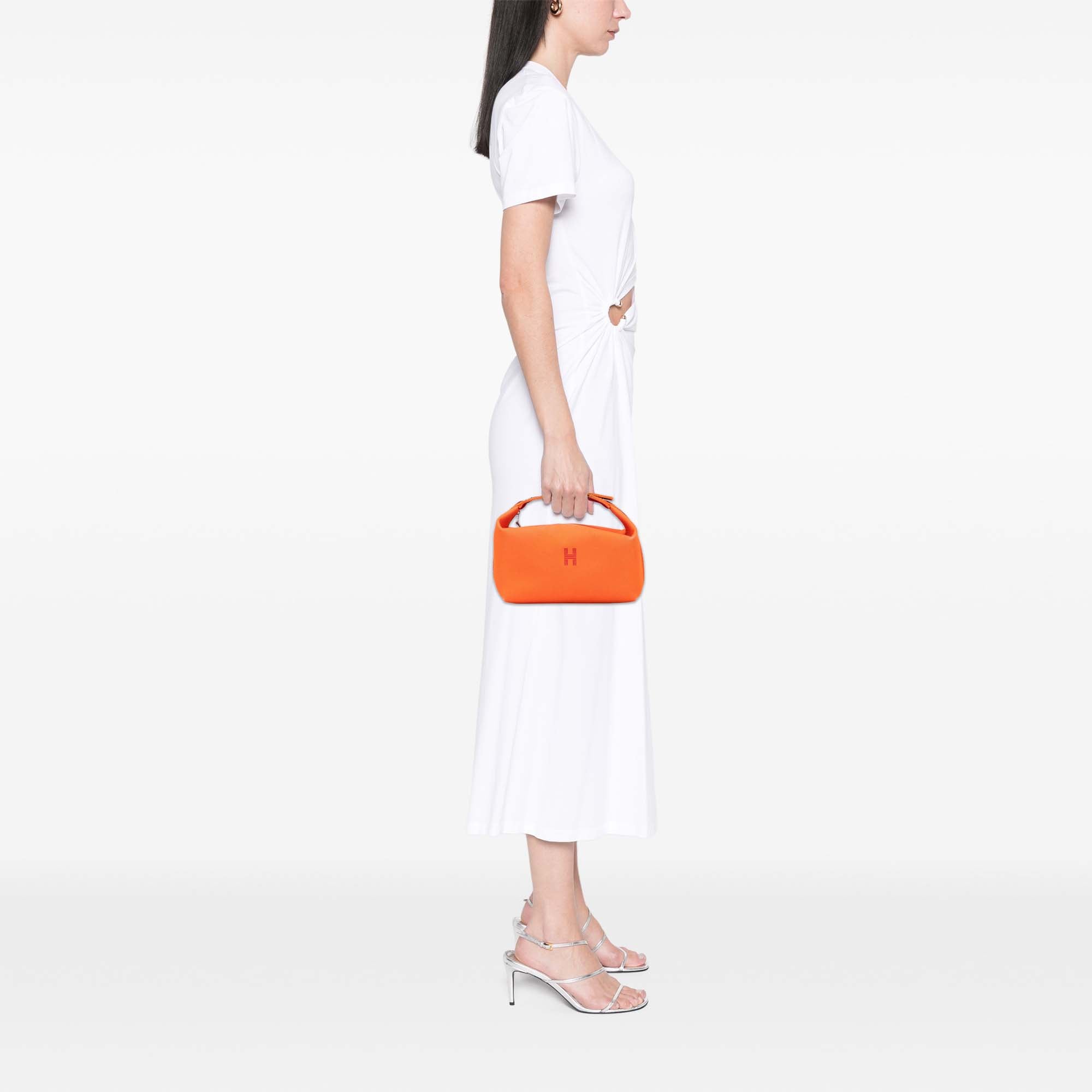 Large Toile Bride A Brac