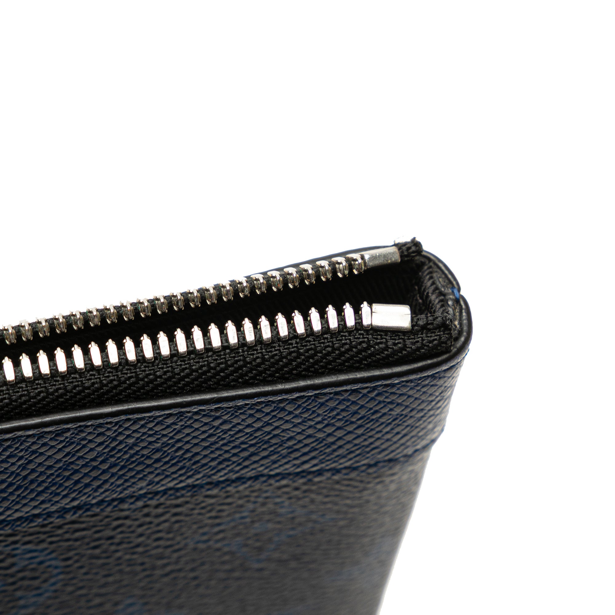 Monogram Taigarama Pochette Discovery PM