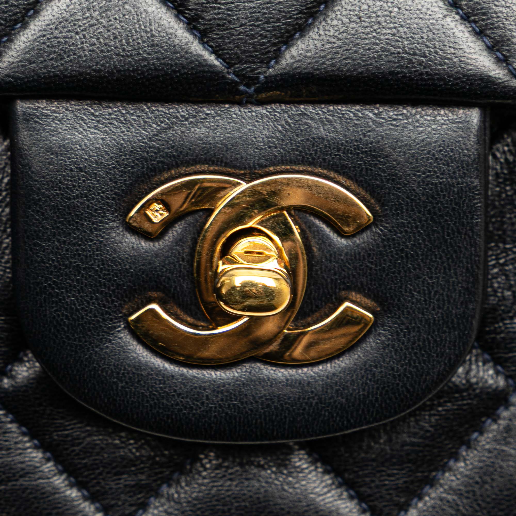 Medium Classic Lambskin Double Flap