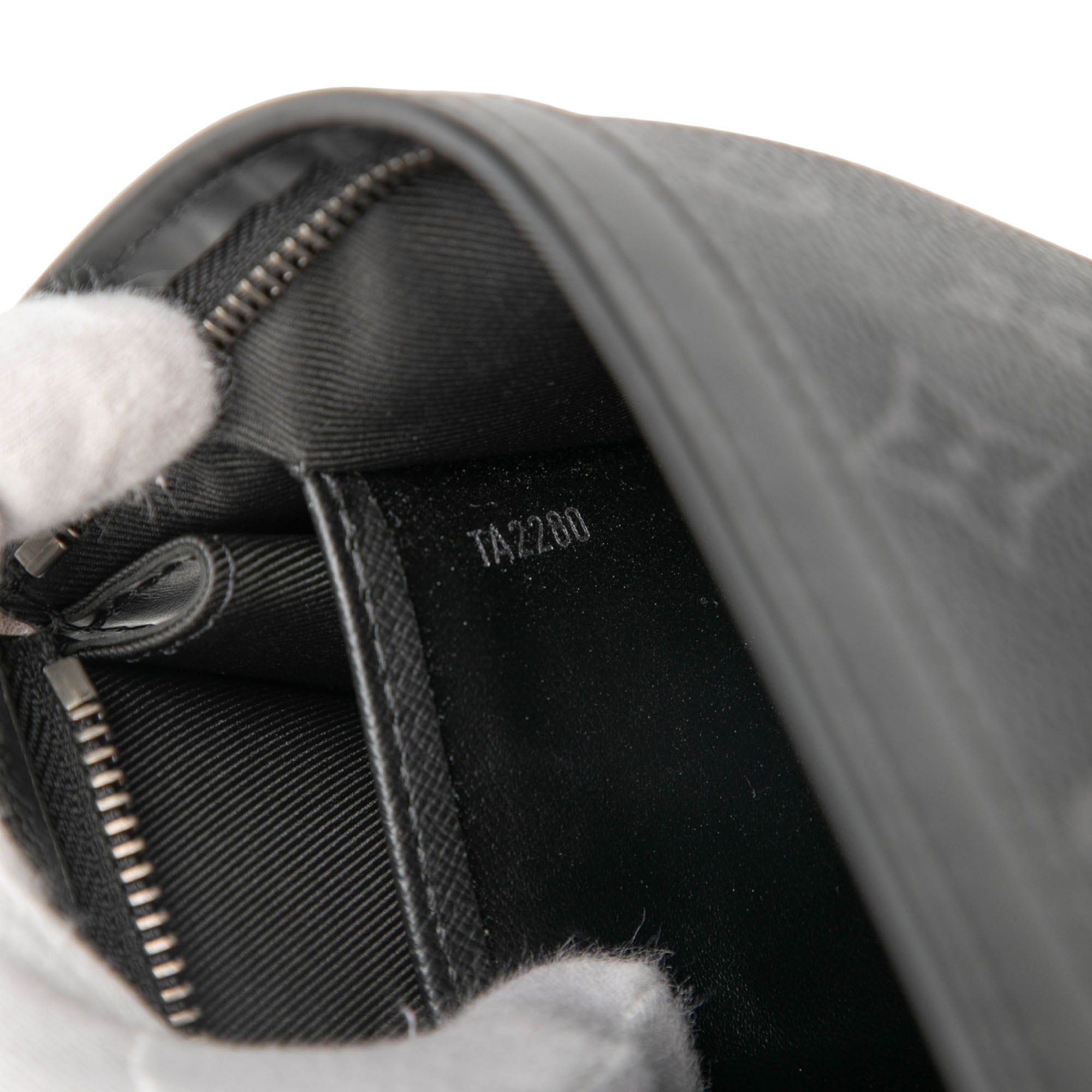 Monogram Eclipse Pochette Voyage MM