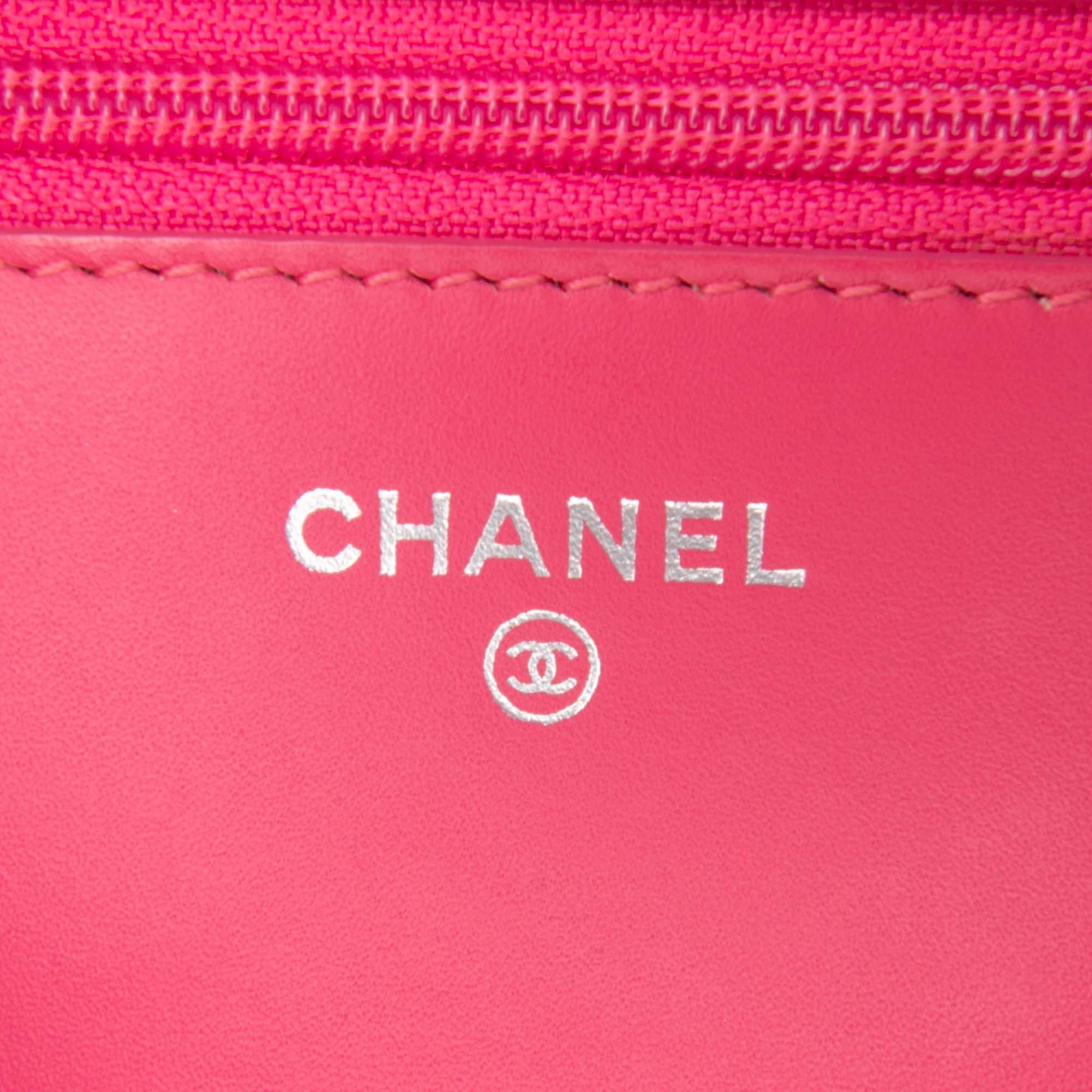 Bicolor Classic Patent Wallet On Chain