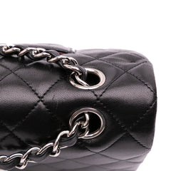 Medium Classic Lambskin Double Flap
