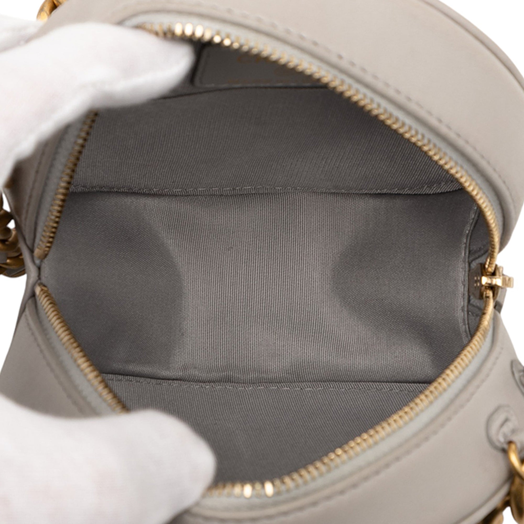 Lambskin 19 Round Clutch with Chain