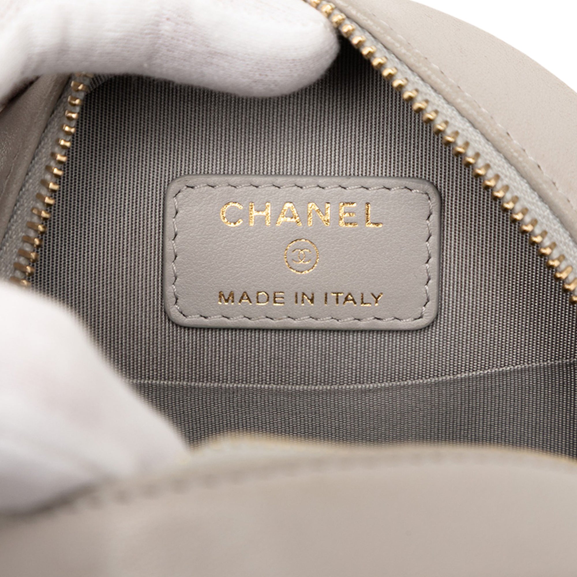 Lambskin 19 Round Clutch with Chain