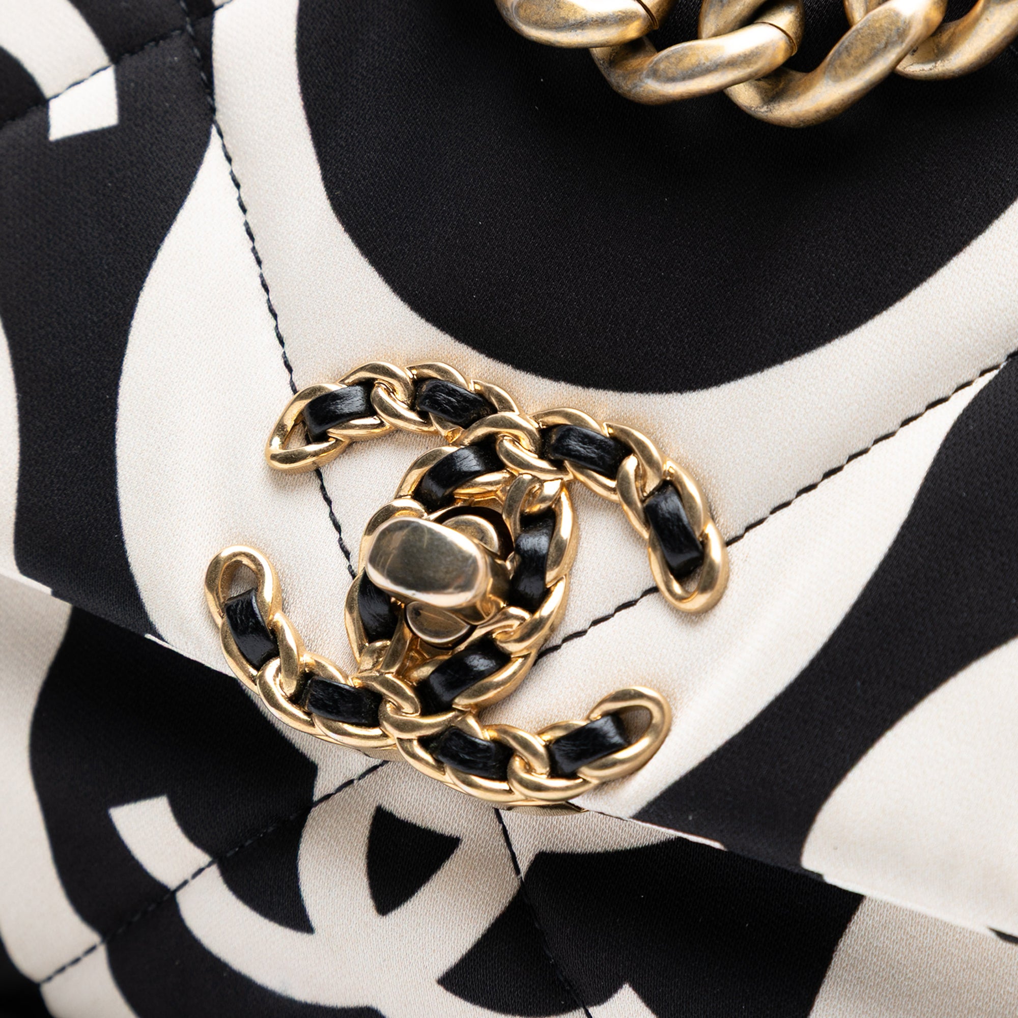 Medium Printed Silk 19 Flap