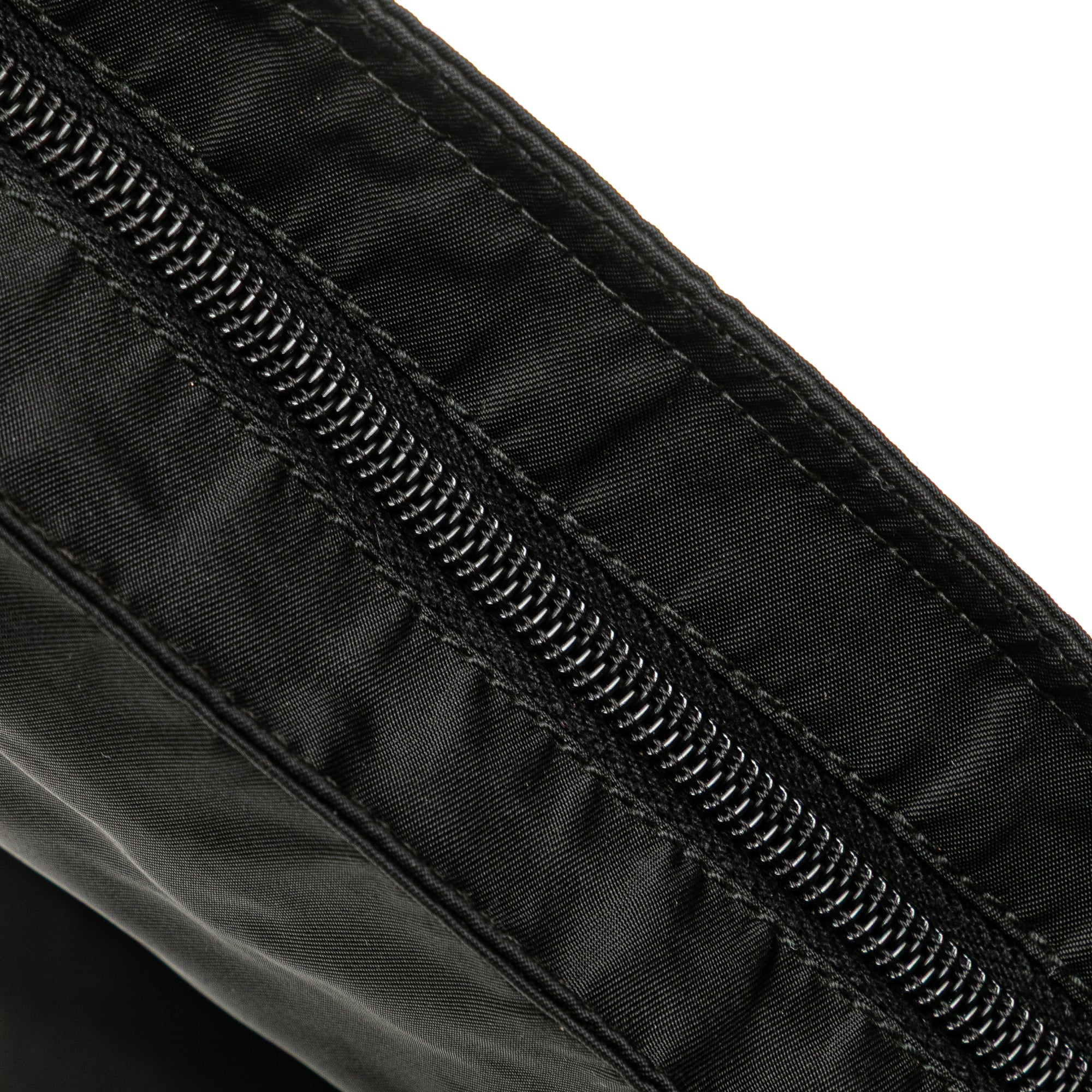 Tessuto Zip Top Crossbody