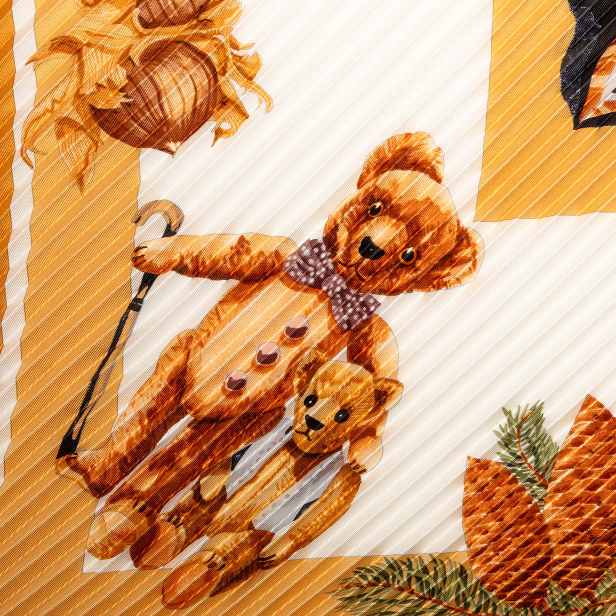 Confidents Des Coeurs Pleated Silk Scarf