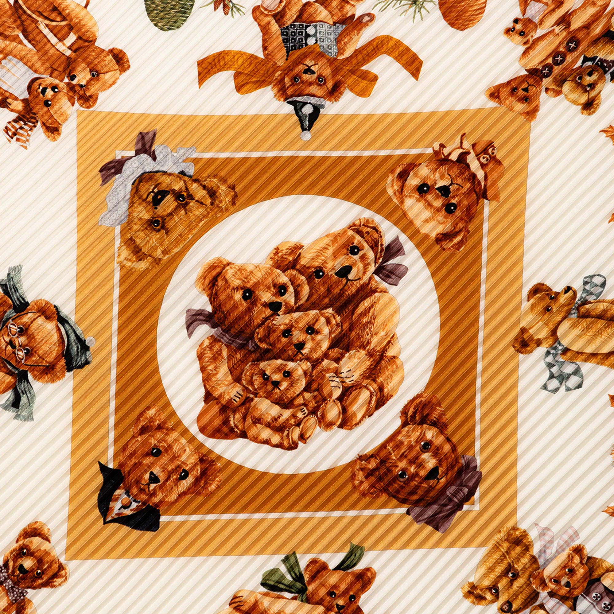 Confidents Des Coeurs Pleated Silk Scarf