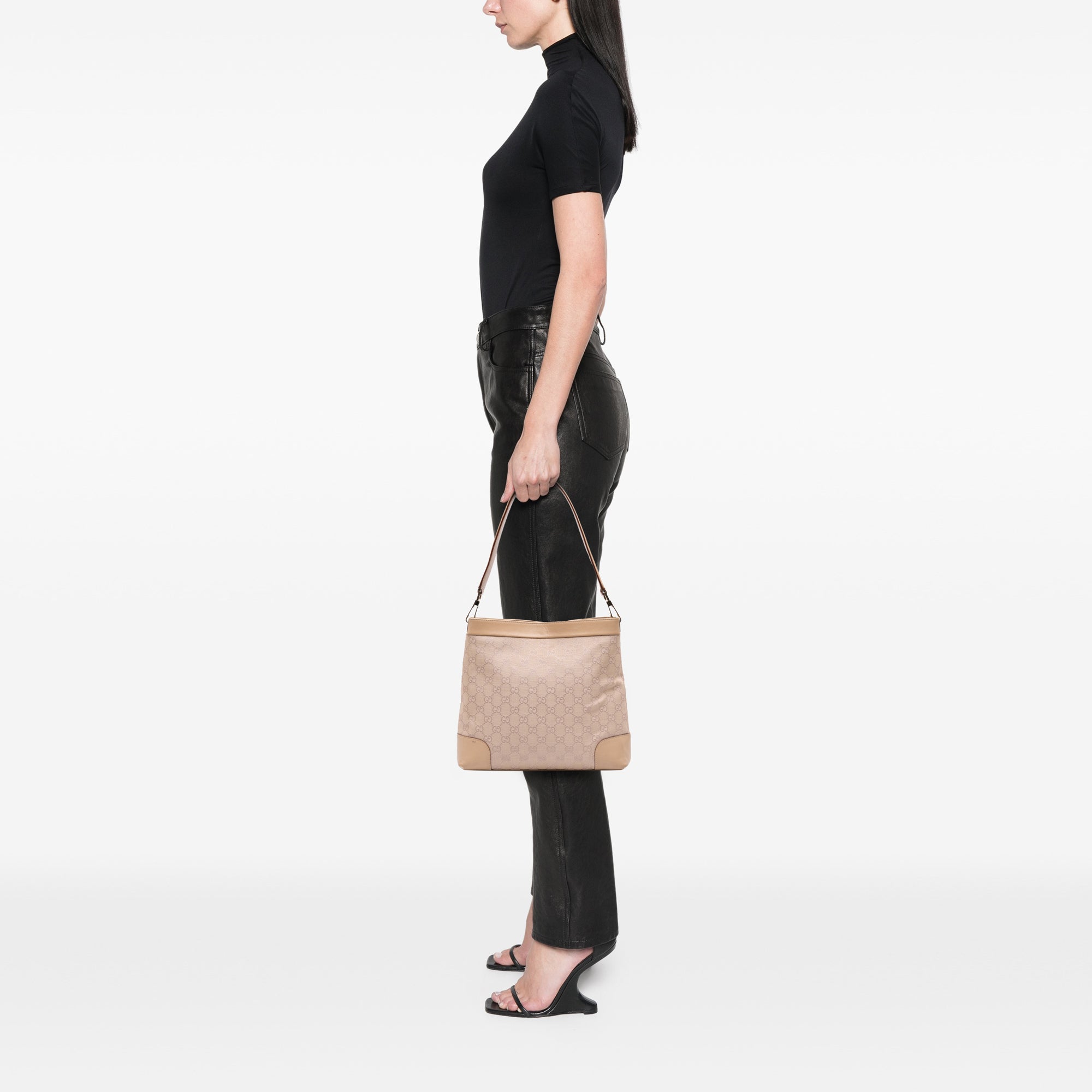 GG Canvas Shoulder Bag