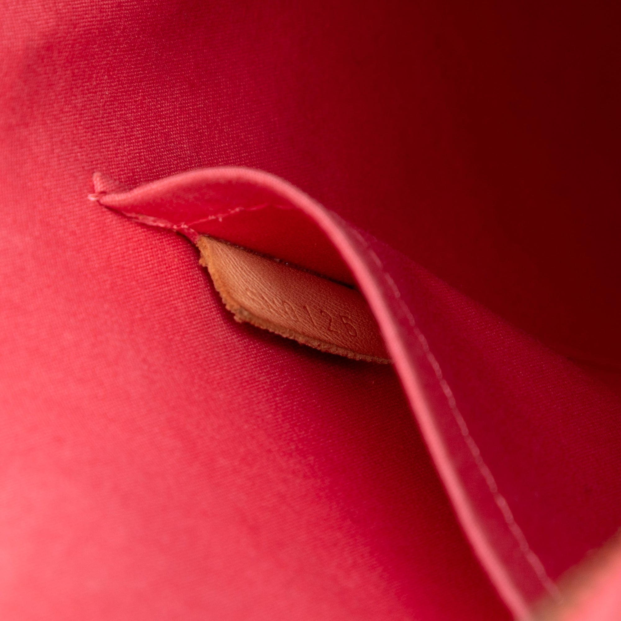 Monogram Vernis Alma PM