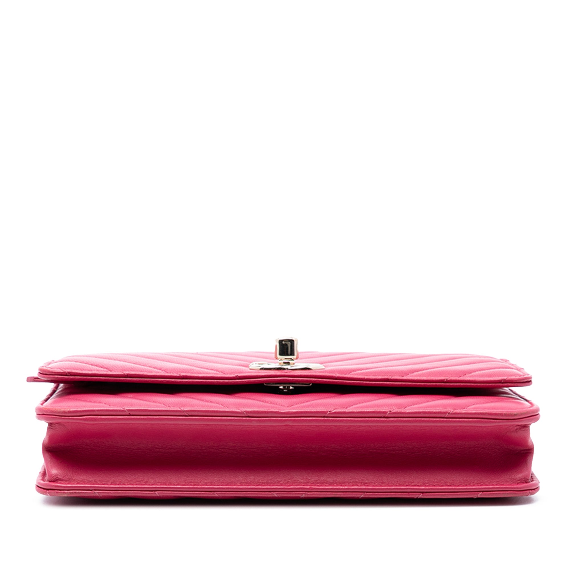 Chevron Lambskin Trendy CC Chain Wallet on Chain