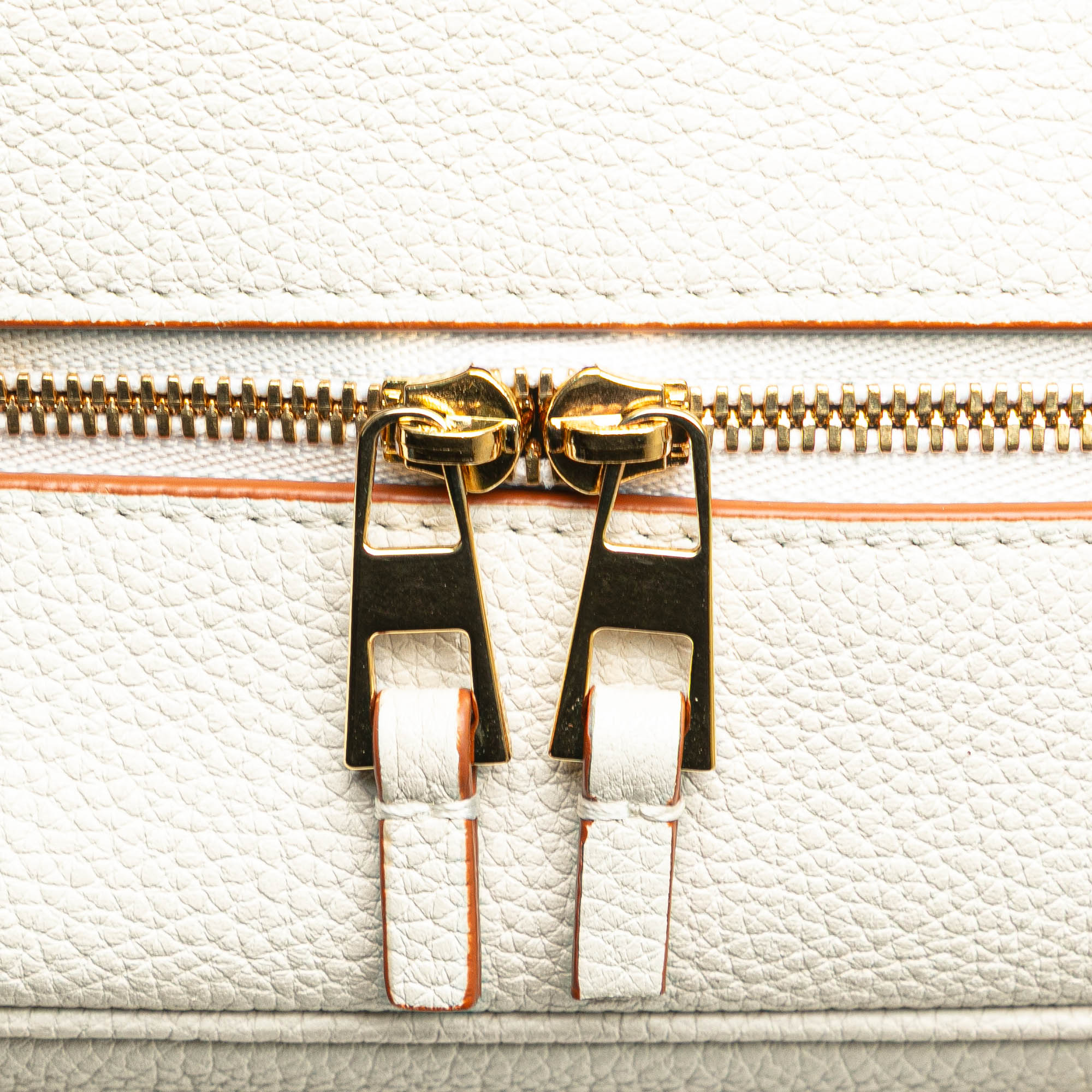 Leather Amazona Square 19